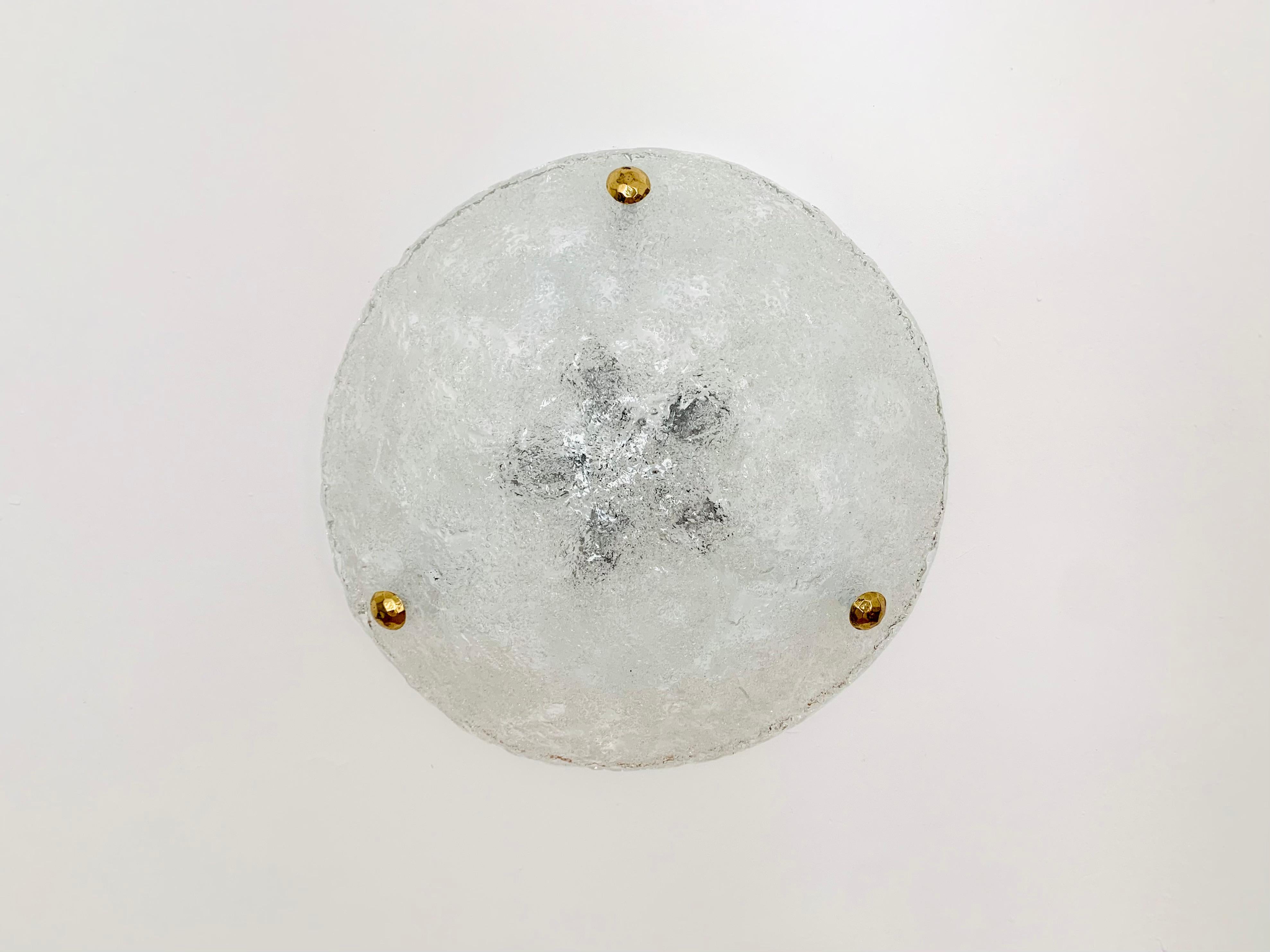 Extremely beautiful ceiling lamp from the 1960s.
Very high-quality workmanship and great design.
A sparkling light emerges.

Condition:

Very good vintage condition with slight signs of wear consistent with age.
The glass is perfectly