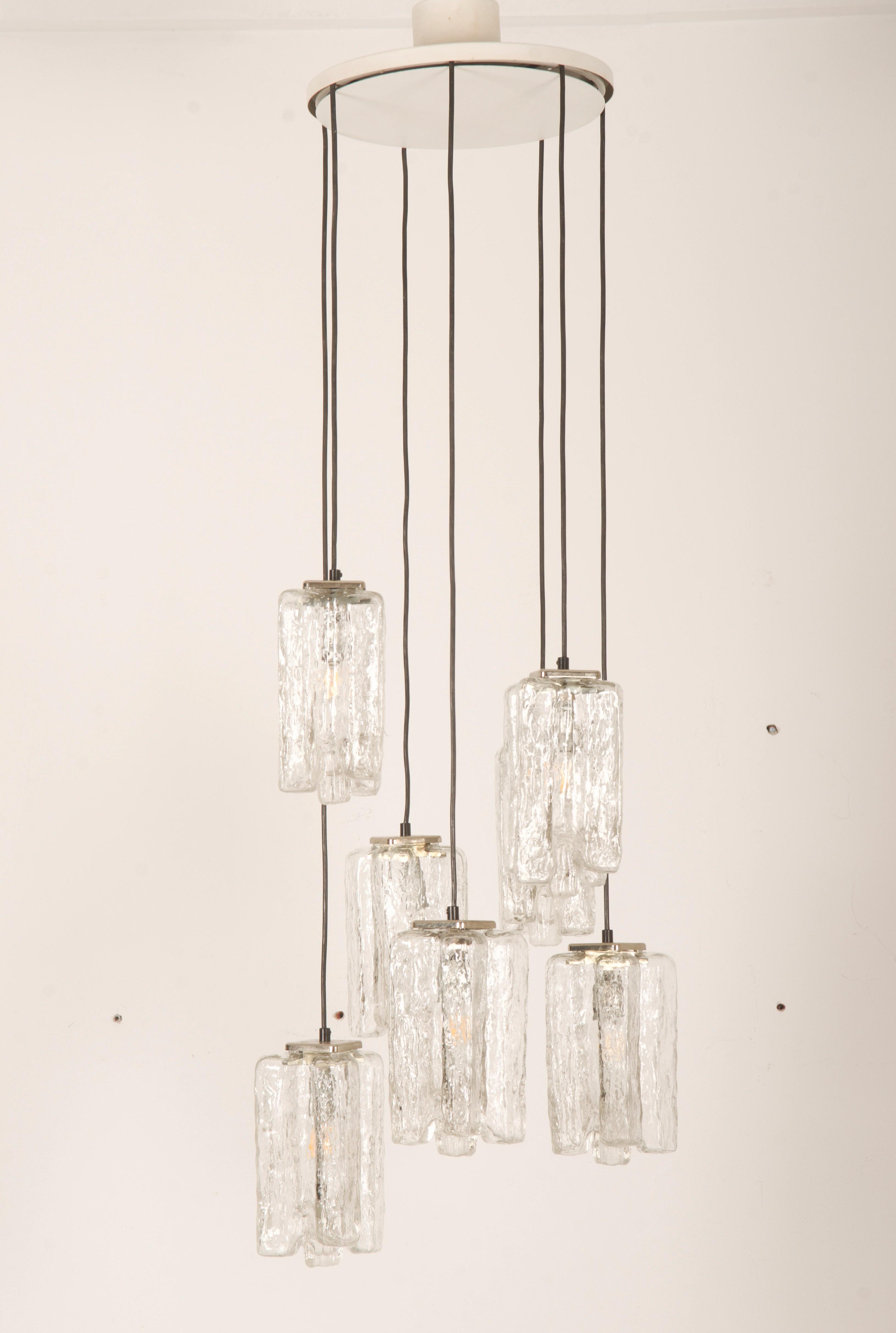 Lampadario a cascata Granada in vetro ghiaccio grande di Kalmar in vendita 6