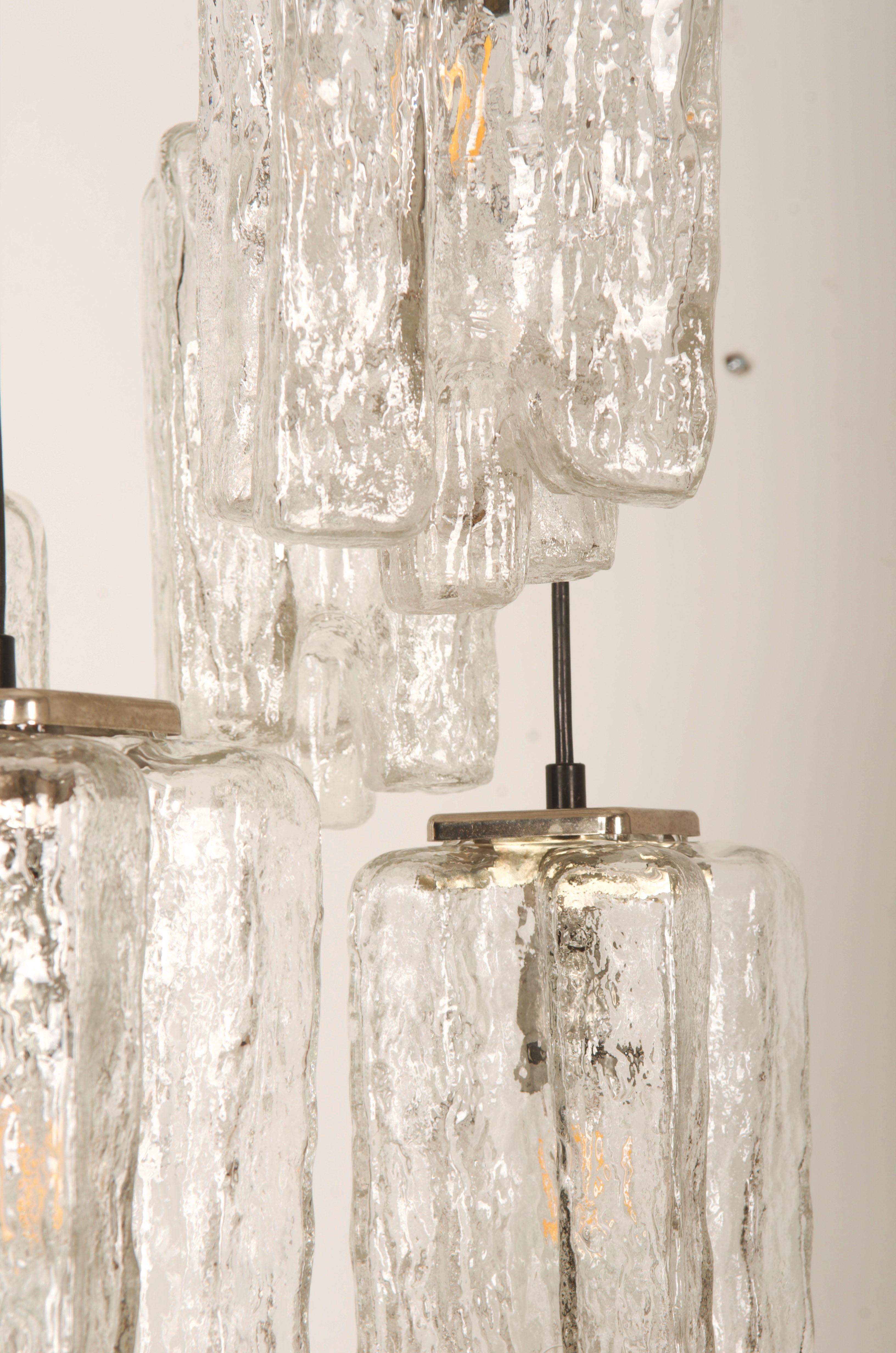 Lampadario a cascata Granada in vetro ghiaccio grande di Kalmar in vendita 9
