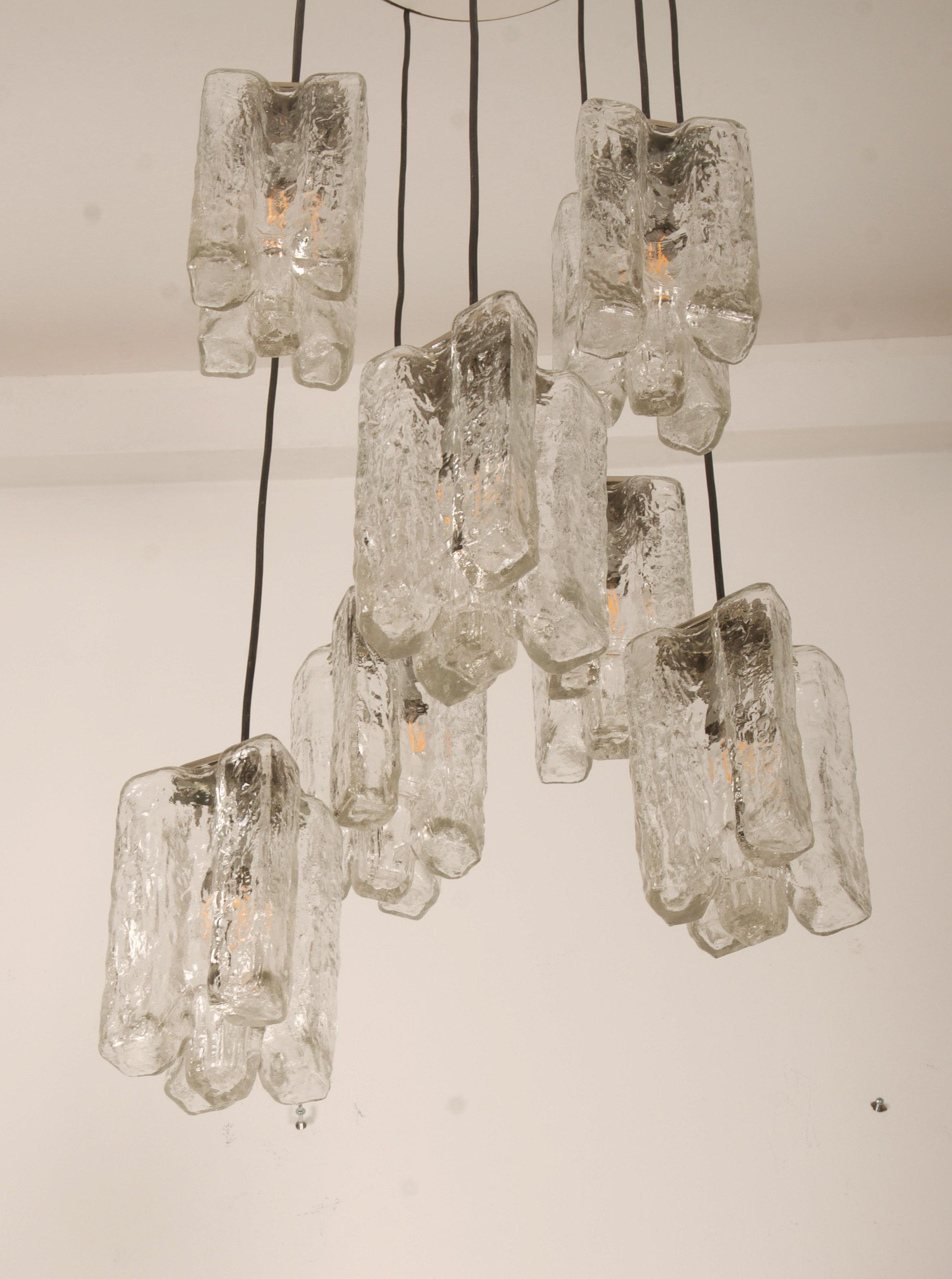 Lampadario a cascata Granada in vetro ghiaccio grande di Kalmar in vendita 11