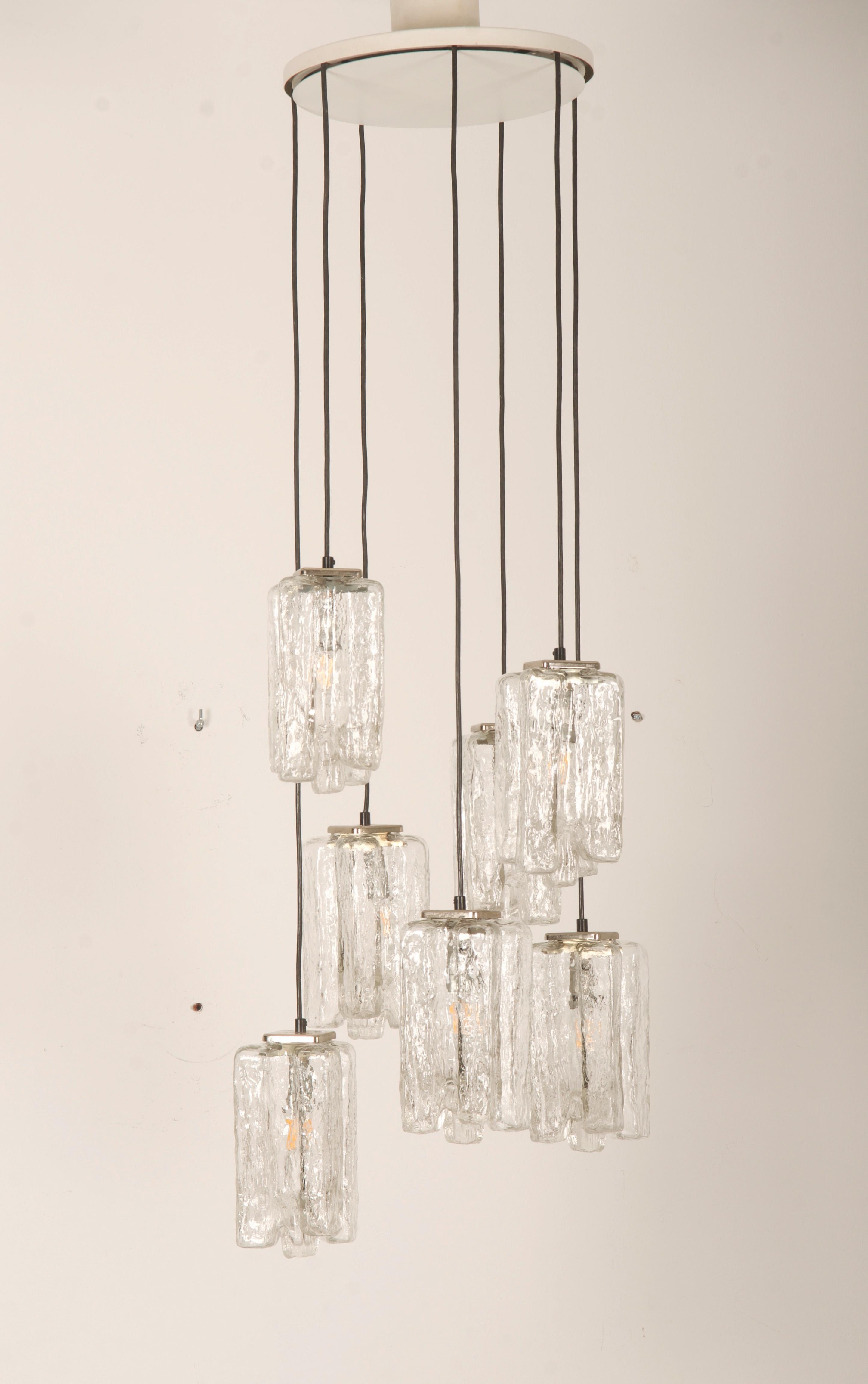 Mid-Century moderno Lampadario a cascata Granada in vetro ghiaccio grande di Kalmar in vendita
