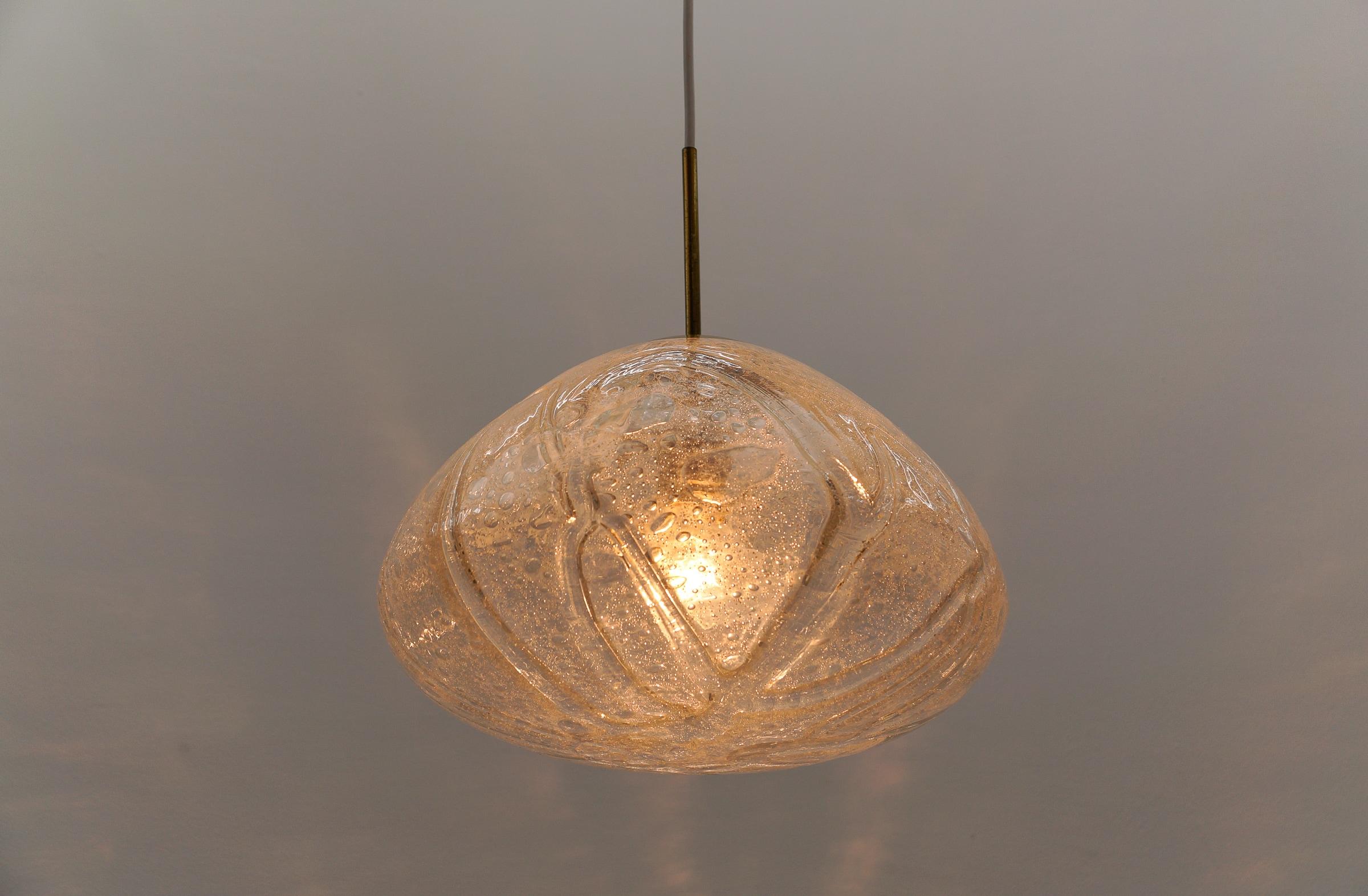 Grande lampe suspendue en verre glacé par Doria, années 1960 Allemagne en vente 2