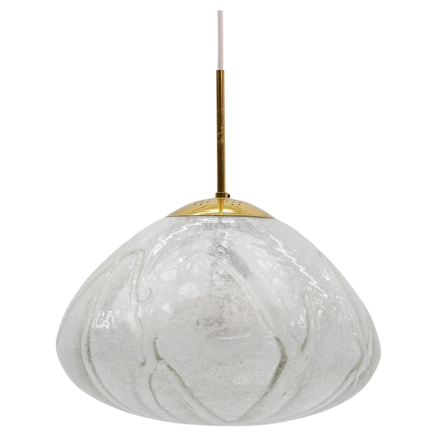 Grande lampe suspendue en verre glacé par Doria, années 1960 Allemagne en vente