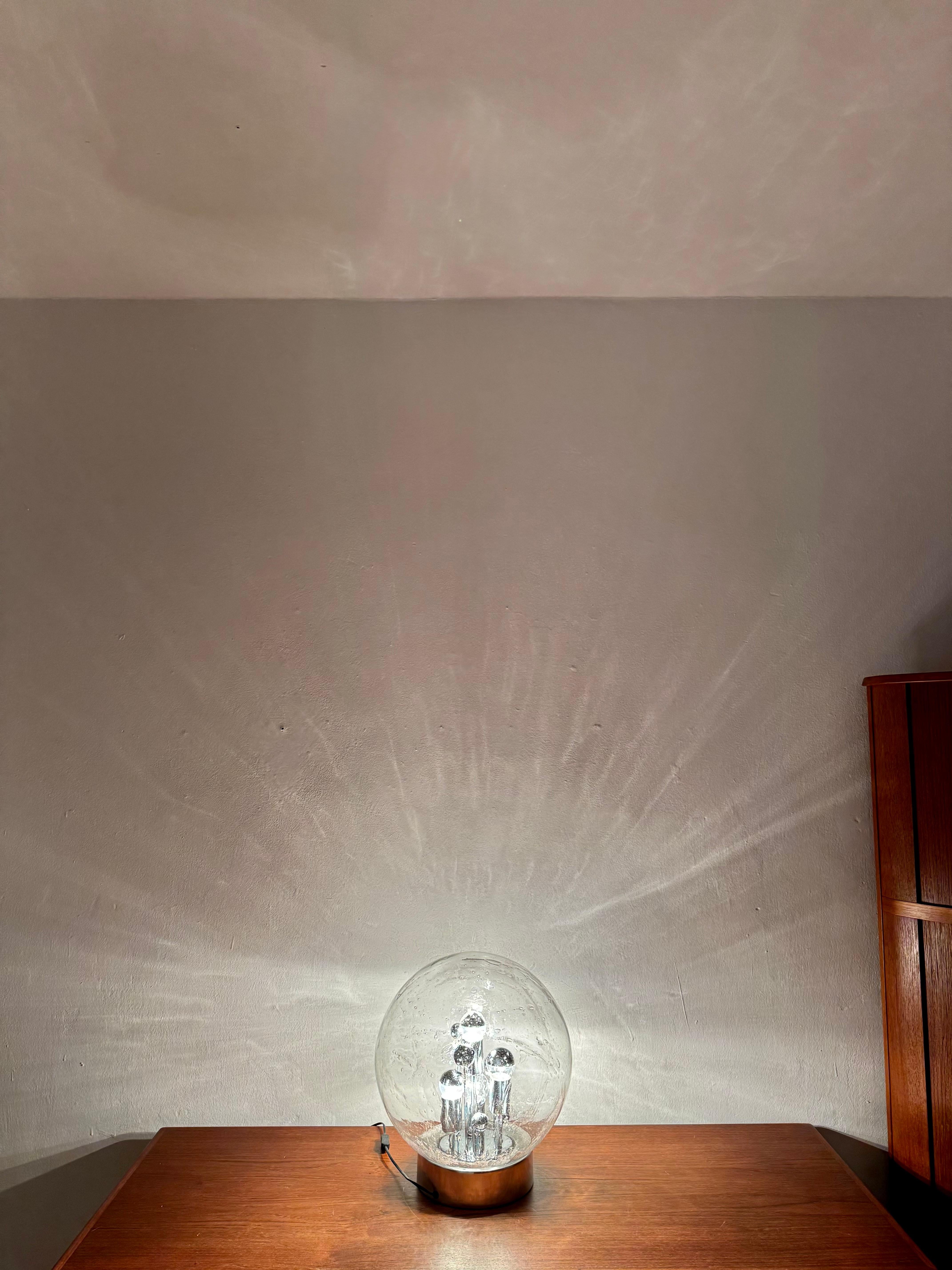 Grande lampe de bureau en verre glacé Doria en vente 3