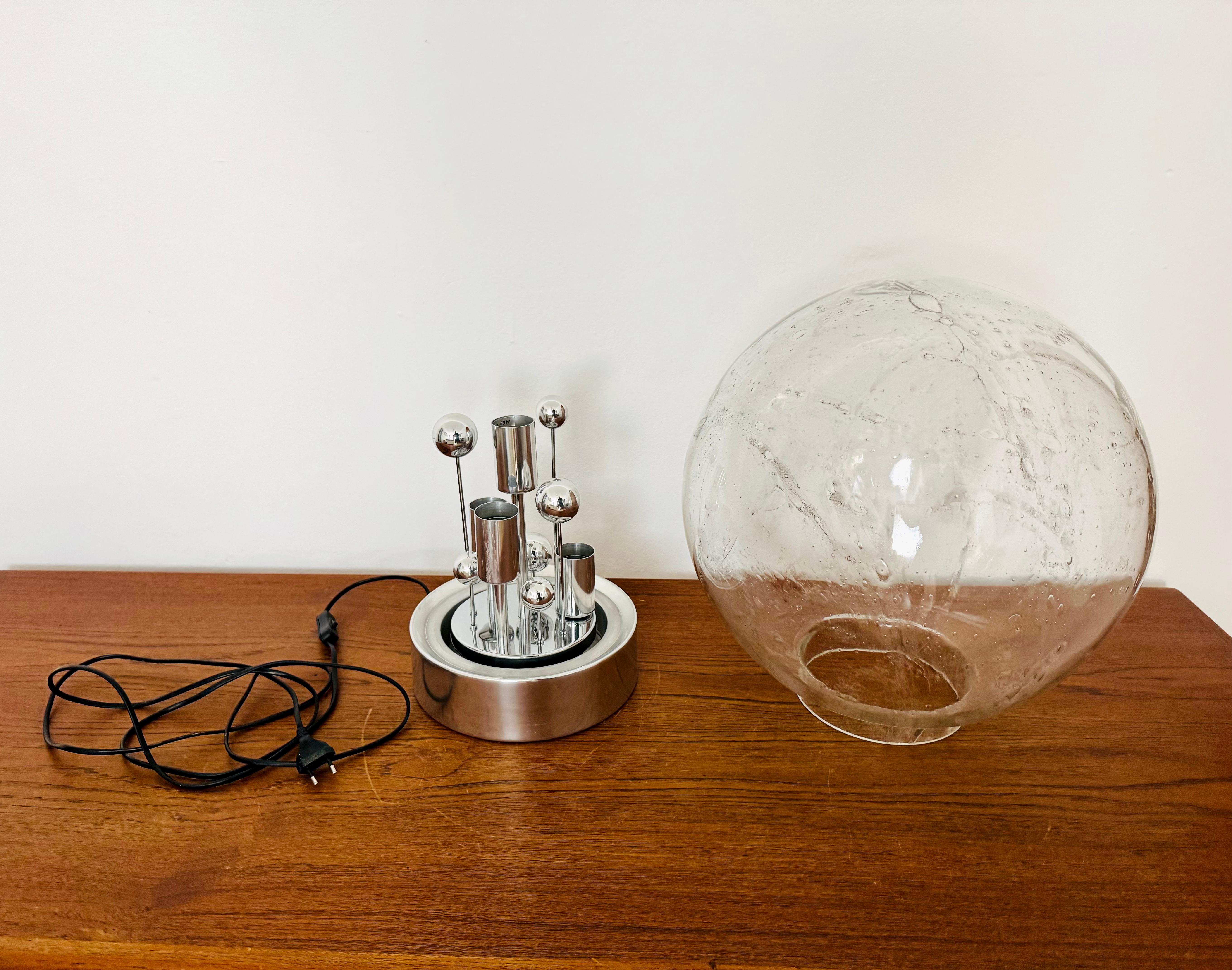 Grande lampe de bureau en verre glacé Doria en vente 5