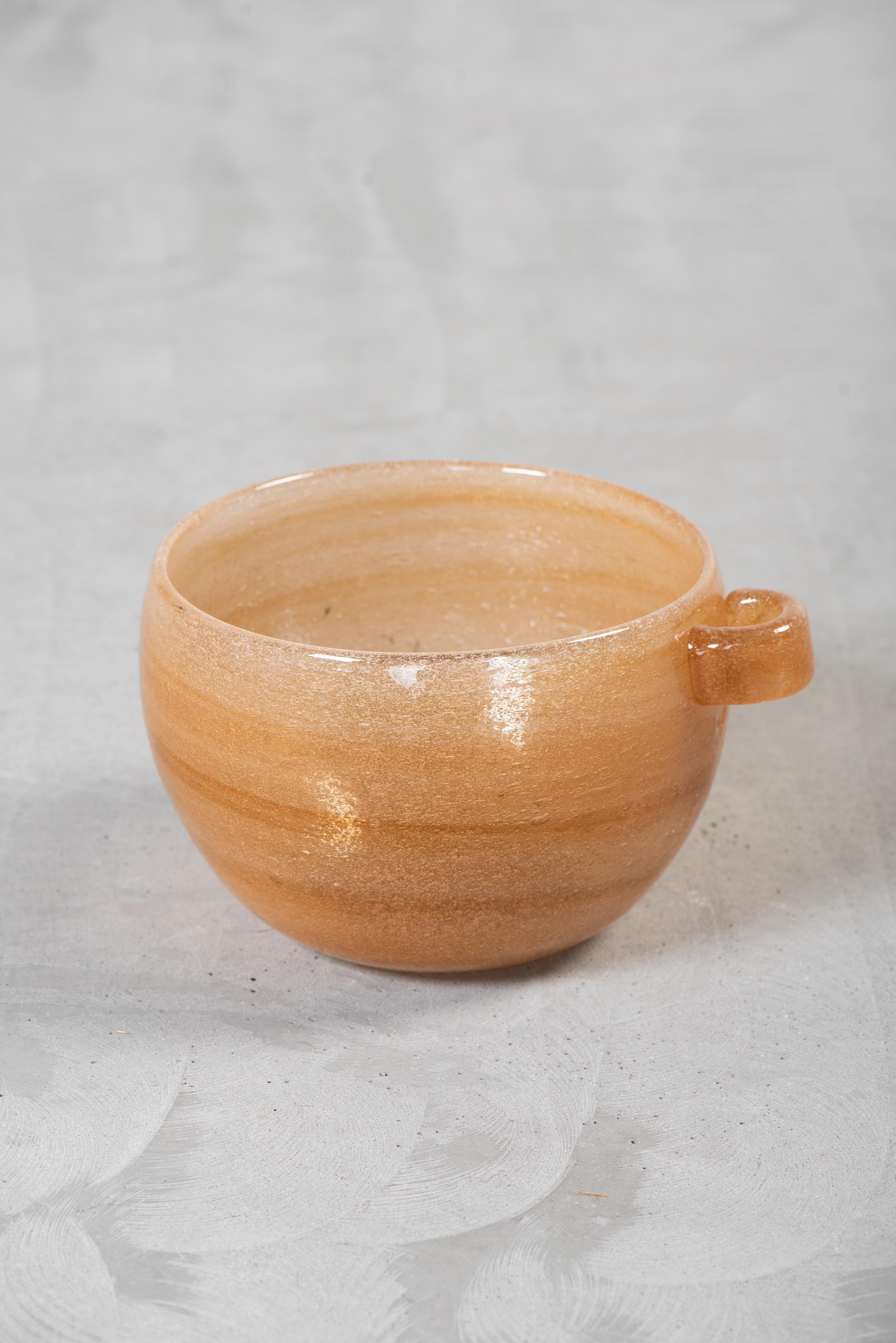 Große Schale aus Kunstglas 