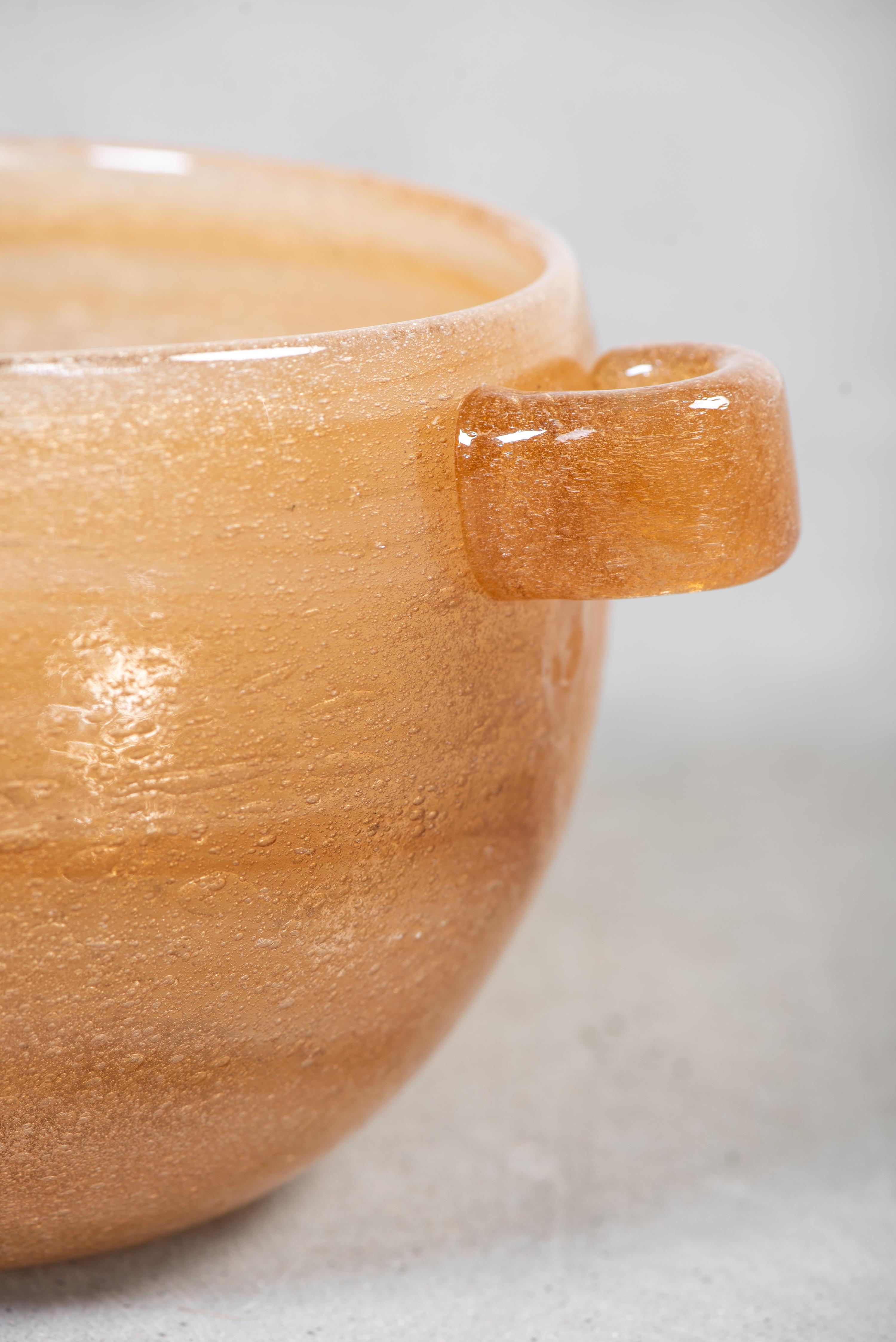 Große Schale aus Kunstglas 