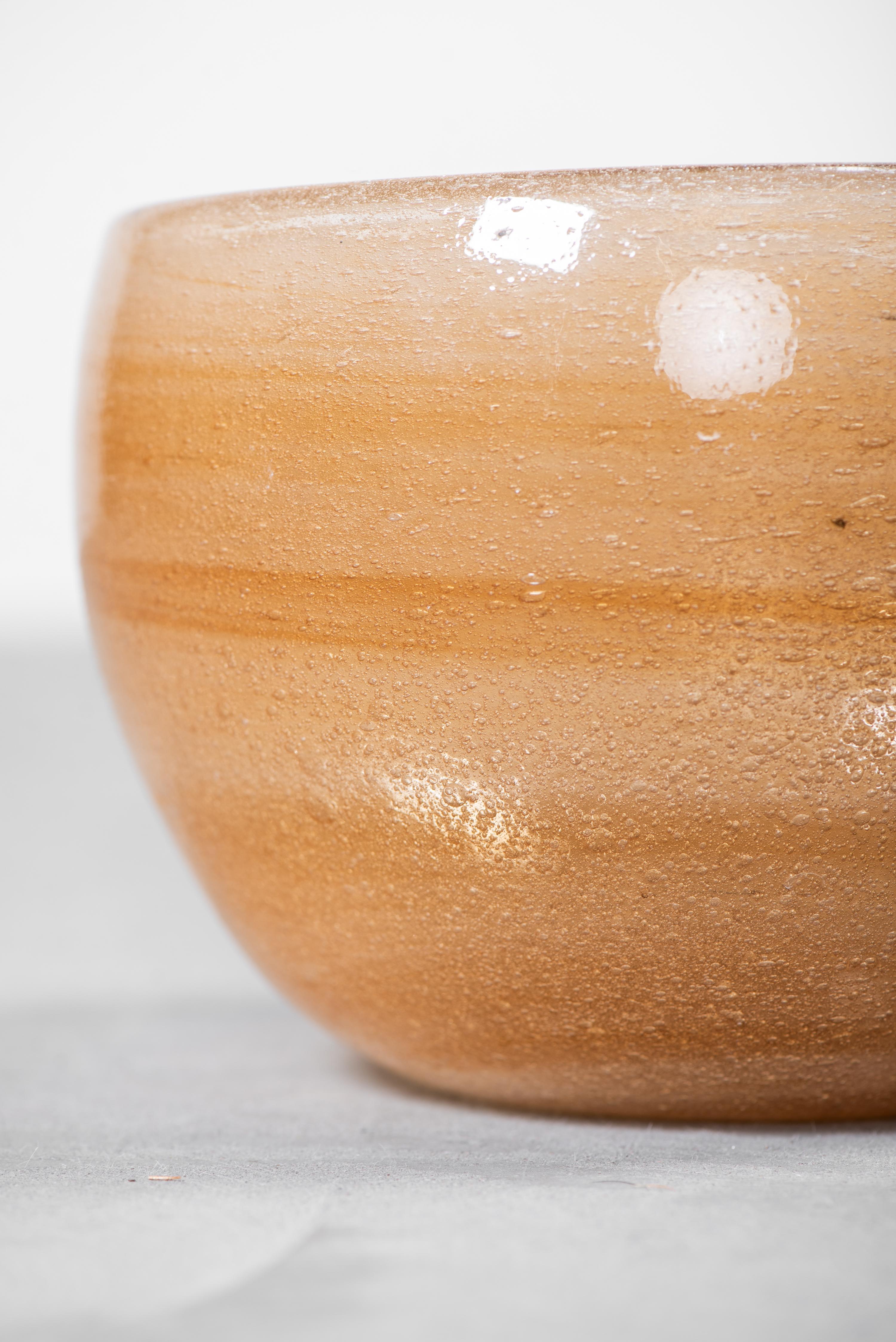 Große Schale aus Kunstglas 