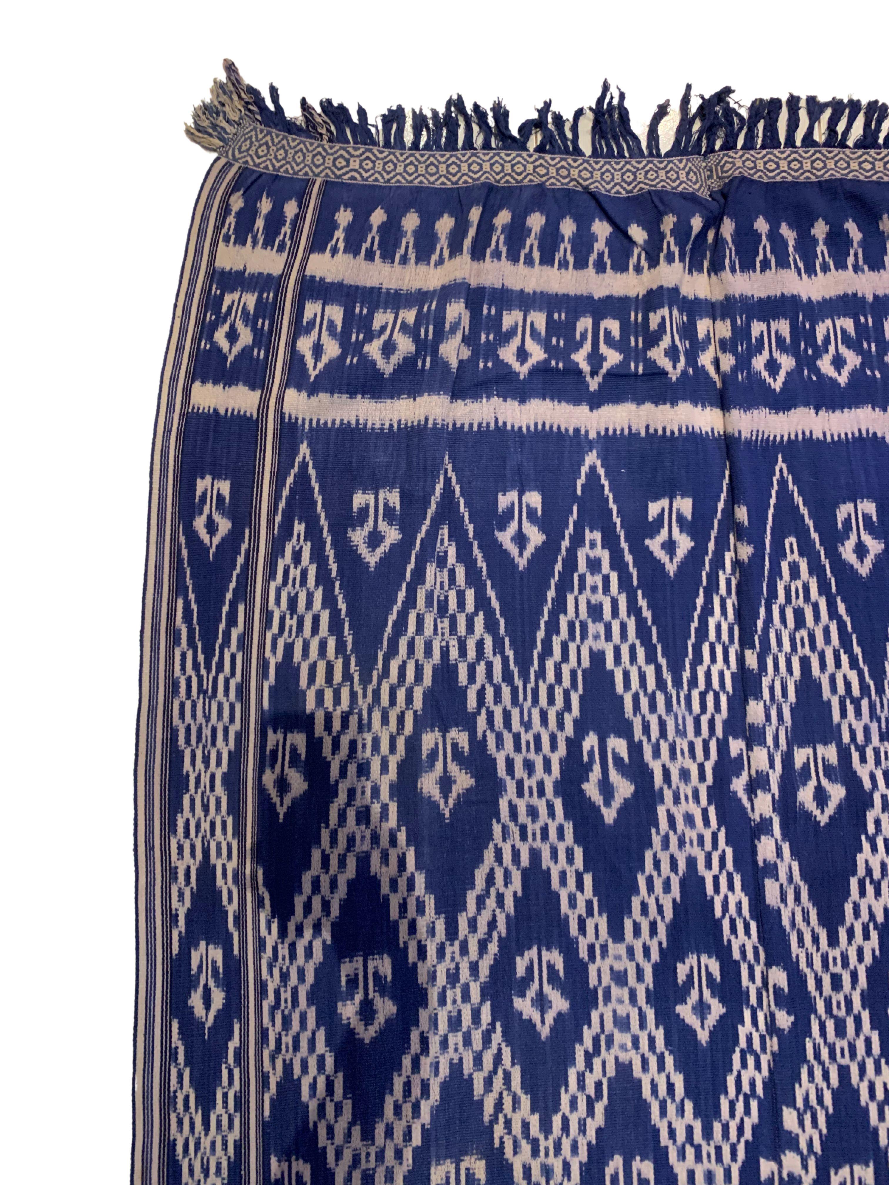 Großes Ikat-Textil mit Stammesmotiven aus der Insel Sumba, Indonesien (Sonstiges) im Angebot