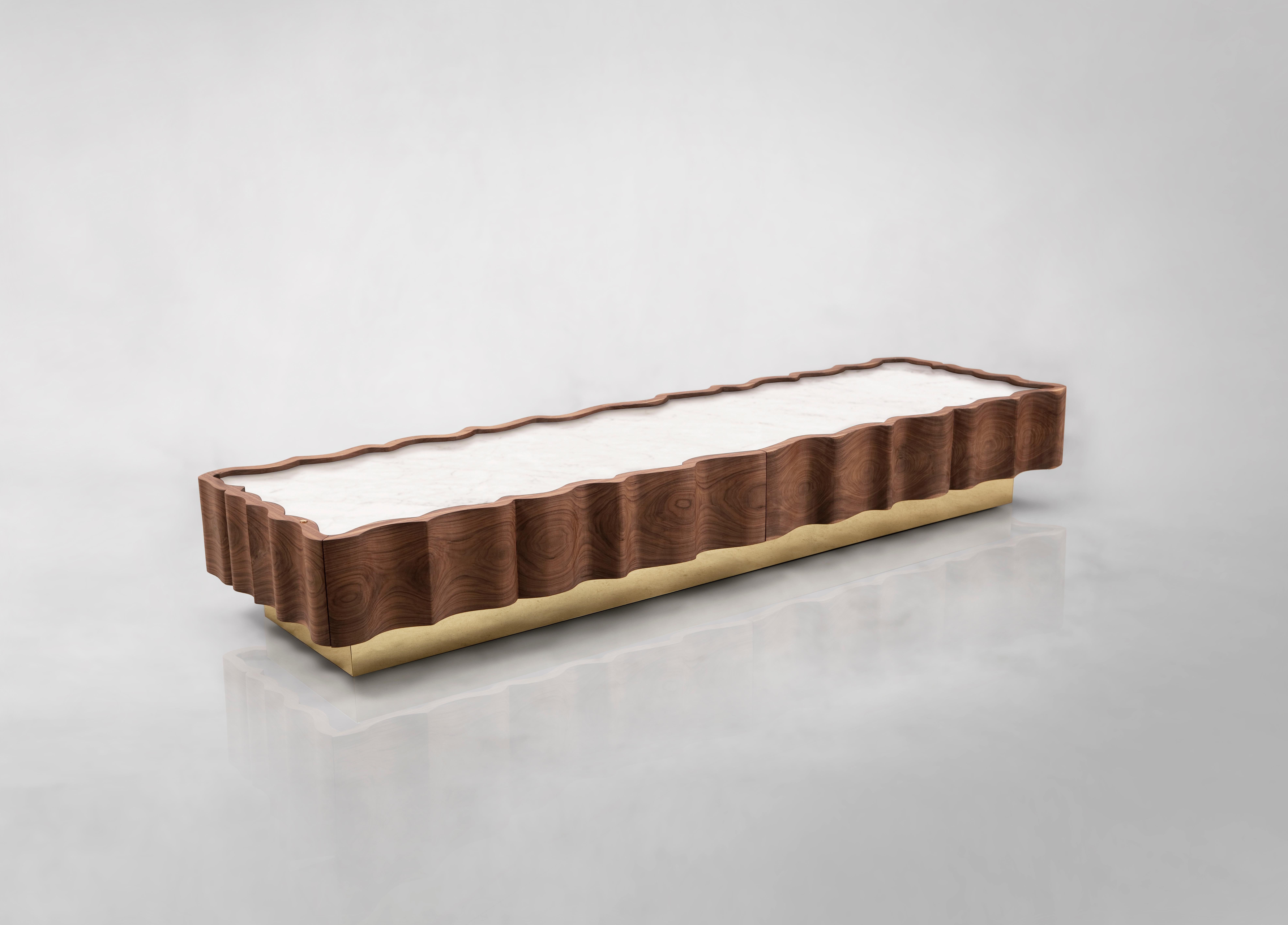 Großer Il Pezzo 2 Tavolo Basso Couchtisch von Il Pezzo Mancante (Satin) im Angebot