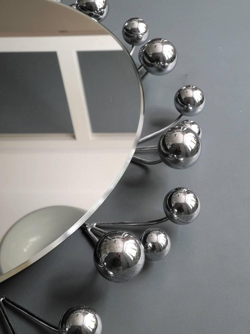 round wall mirror