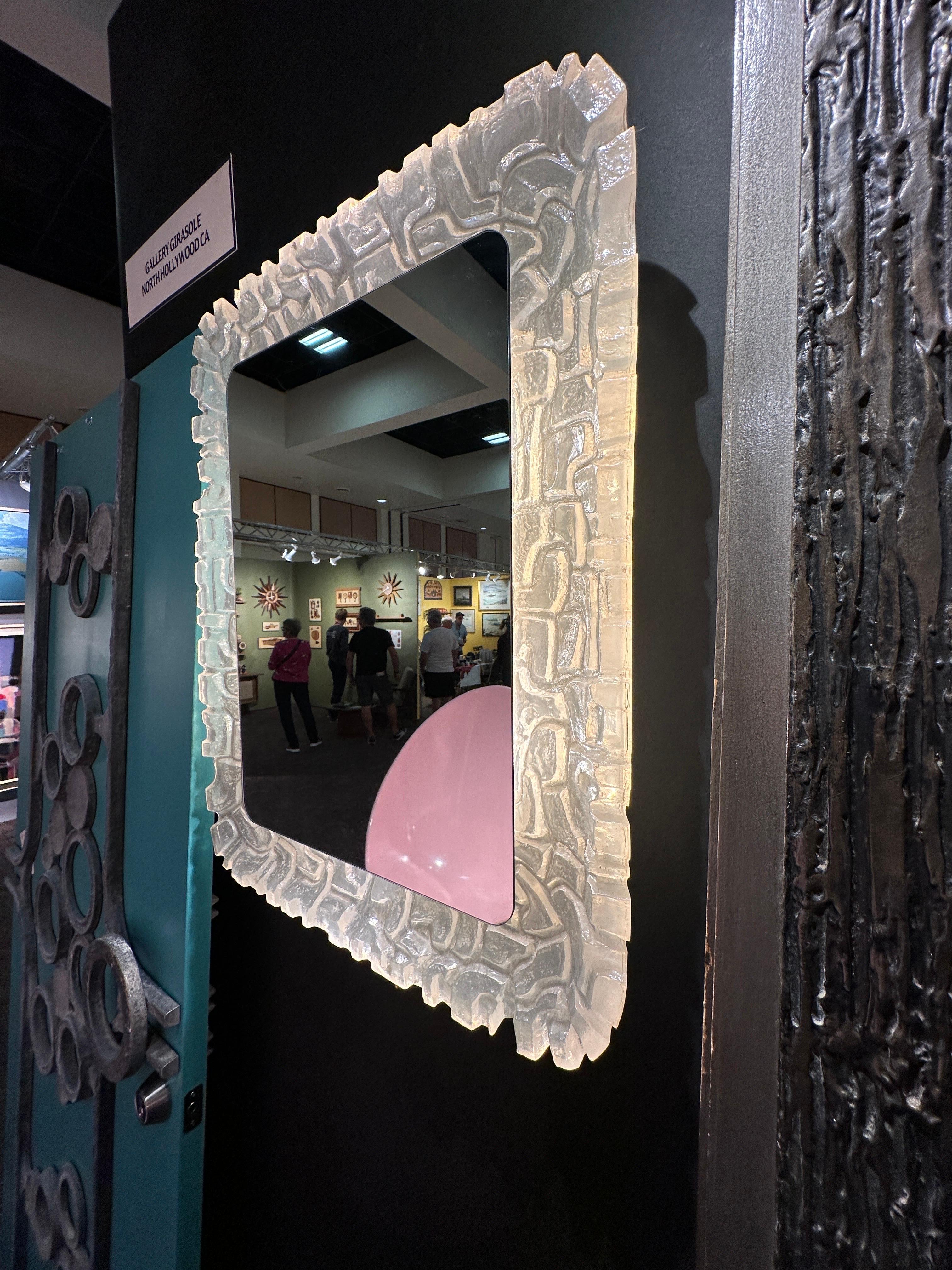 Großer beleuchteter Acrylspiegel  (Spiegel) im Angebot
