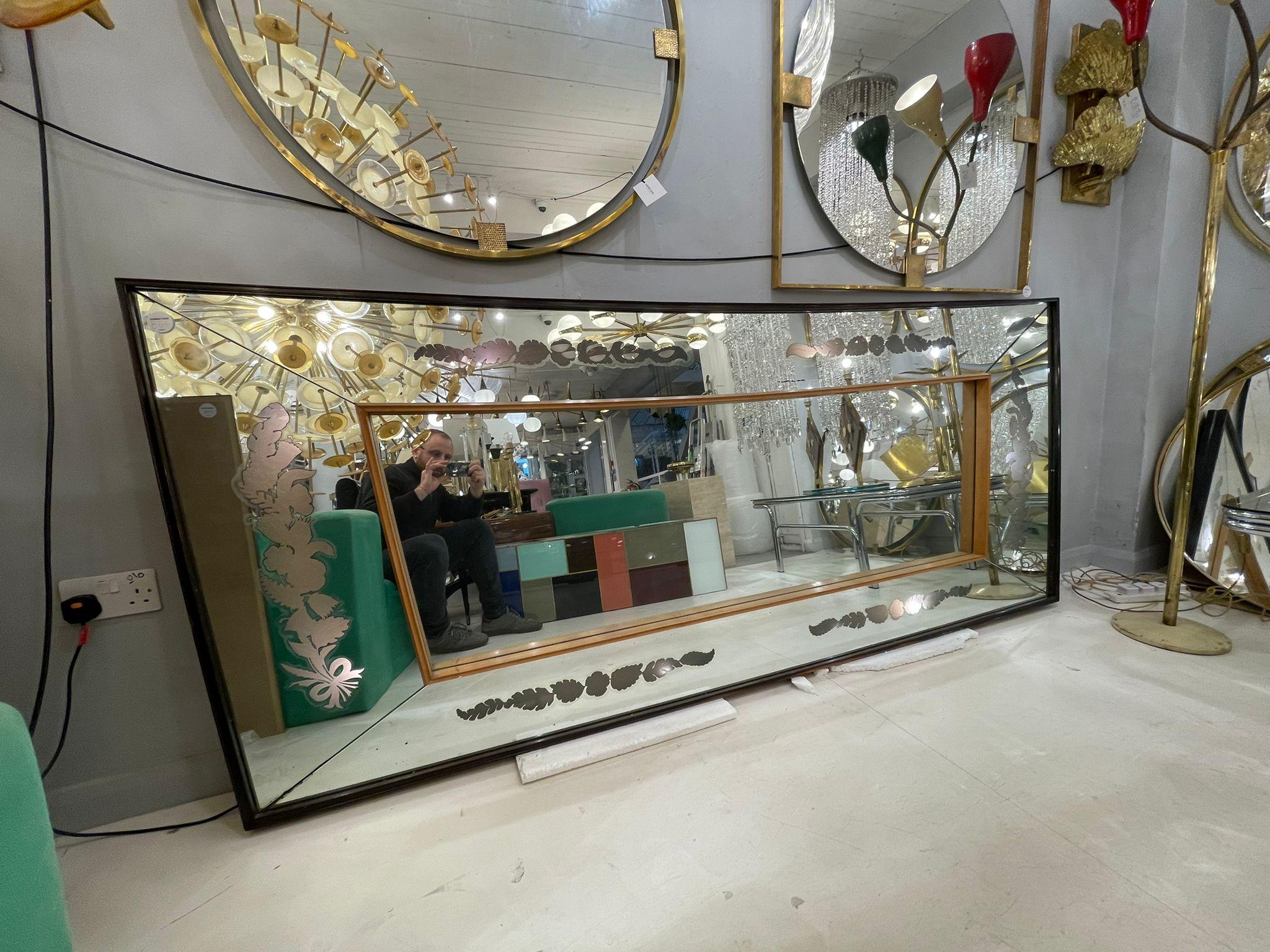 Large Illuminated Mirror with Etched Decorations, Italy, 1940s In Good Condition For Sale In London, GB