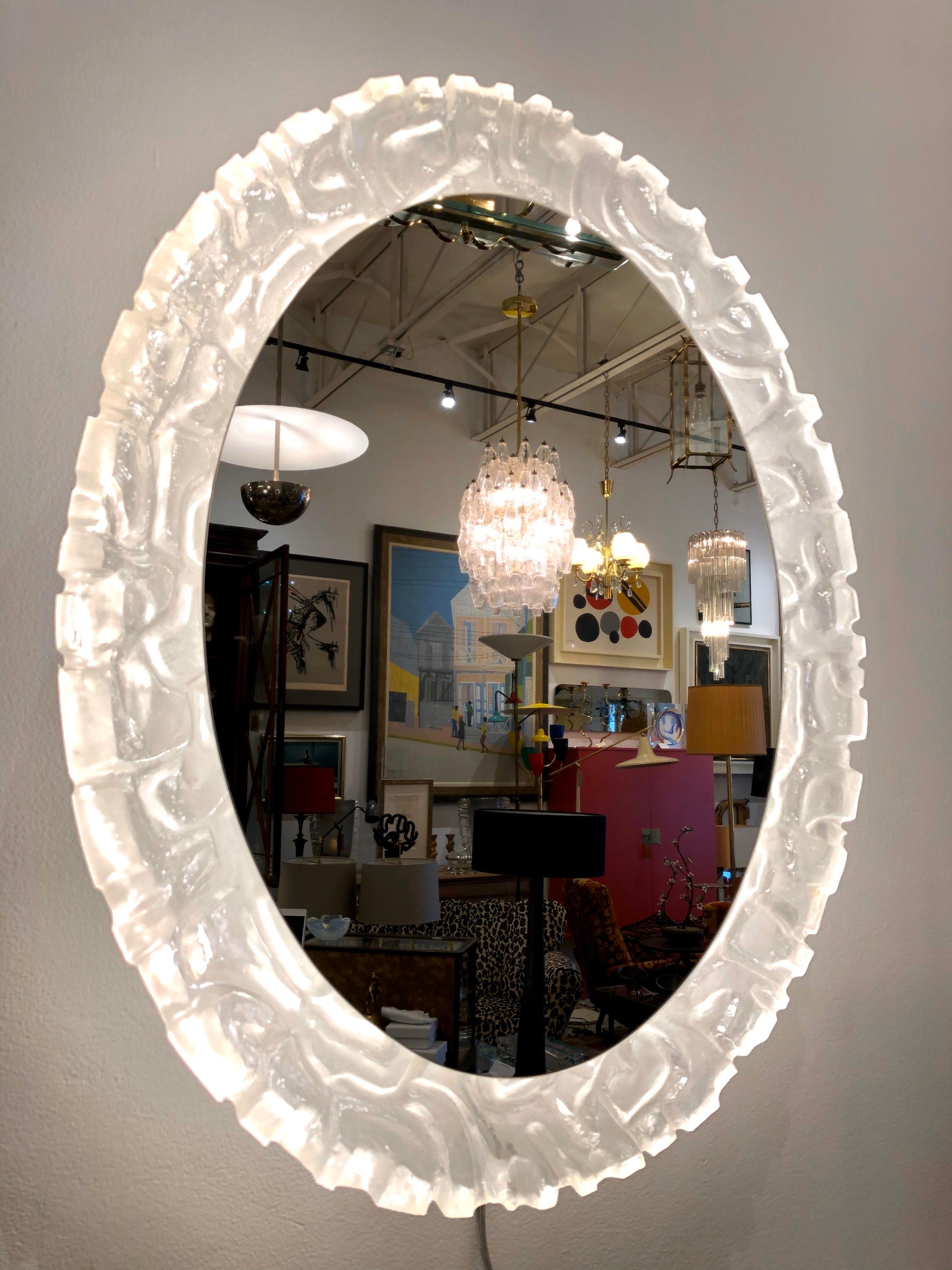 Late 20th Century Large Illuminated Oval Wall Mirror in Lucite by Erco