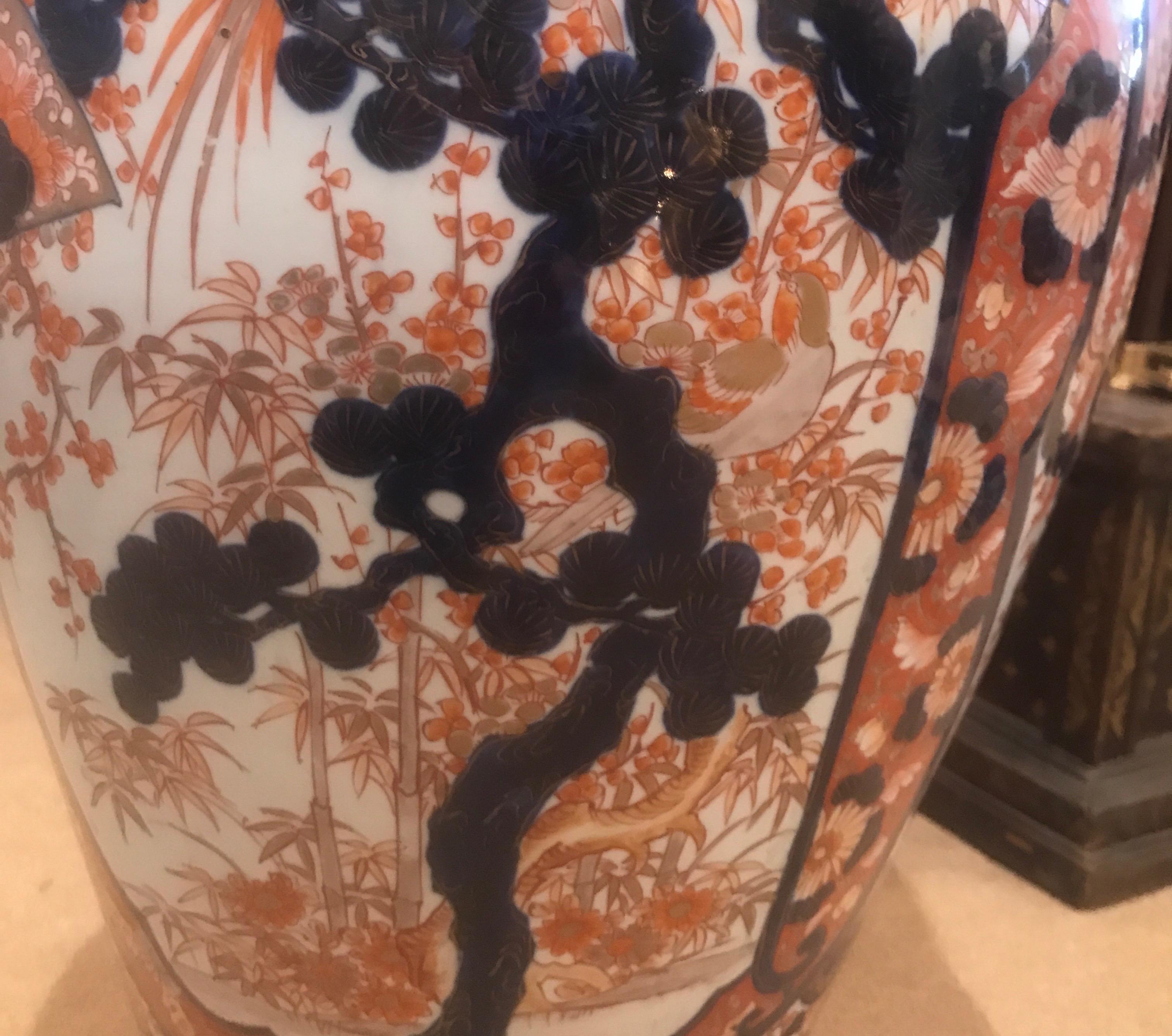 Large Imari Floor Vase In Excellent Condition In Lambertville, NJ