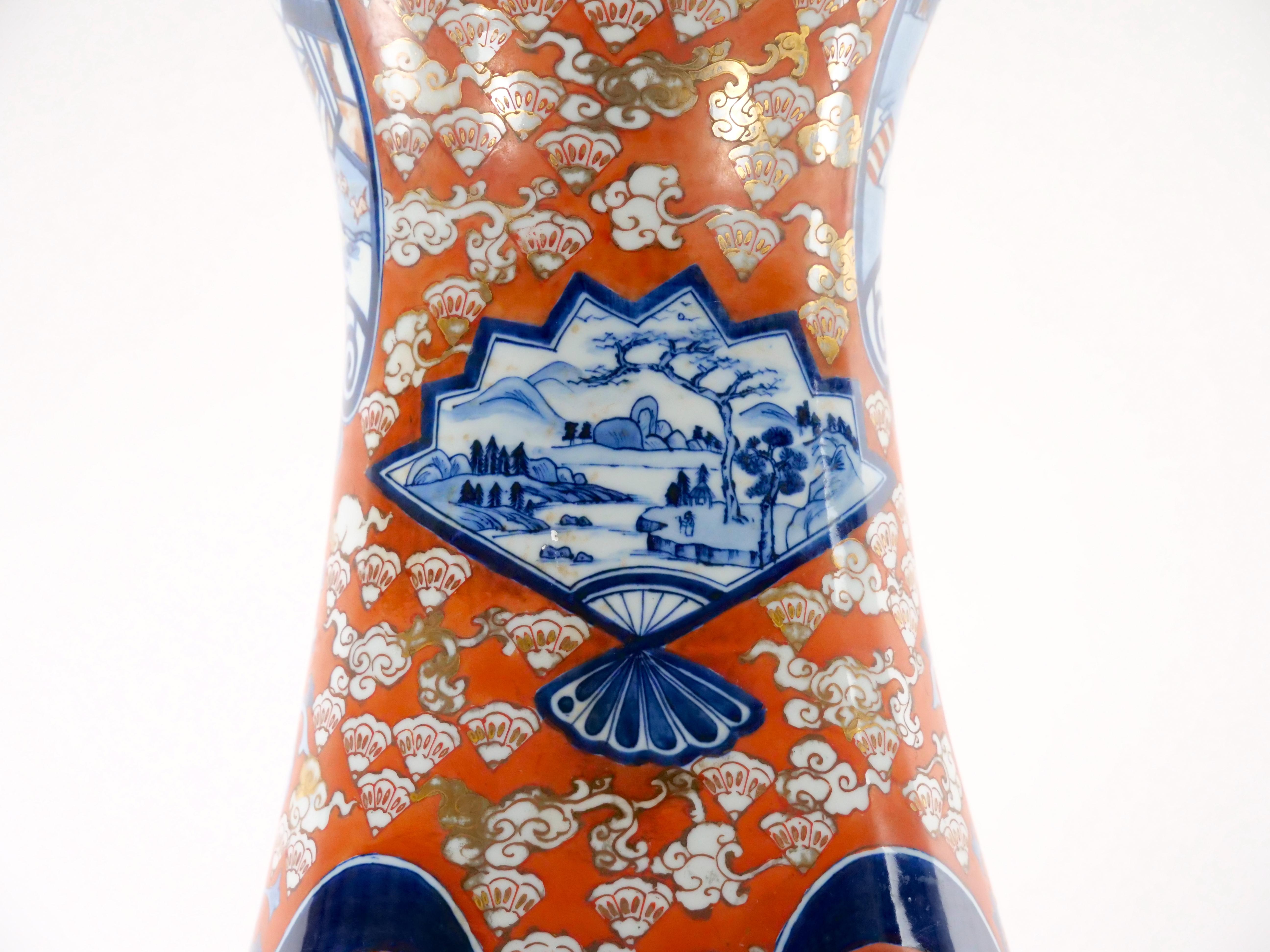 Grand vase décoratif en forme de trompette en porcelaine Imari en forme de fleur en vente 5
