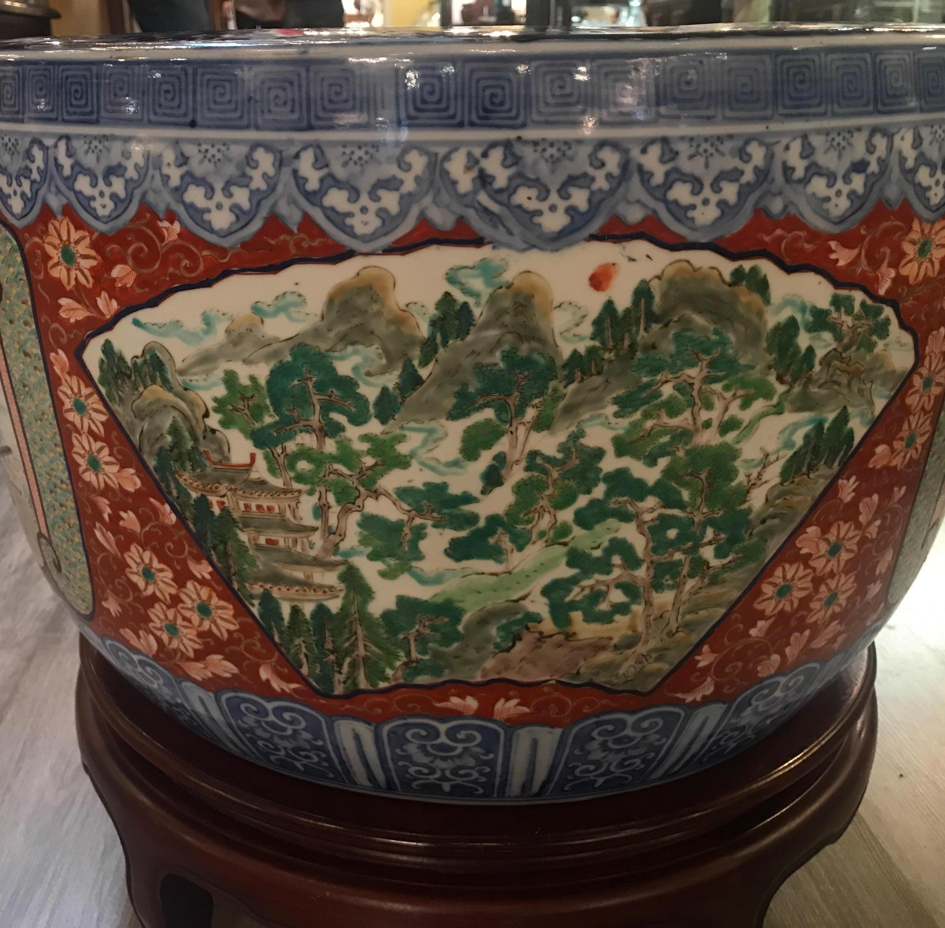 Meiji Large Imari Porcelain Planter on Stand, Late 19th Century