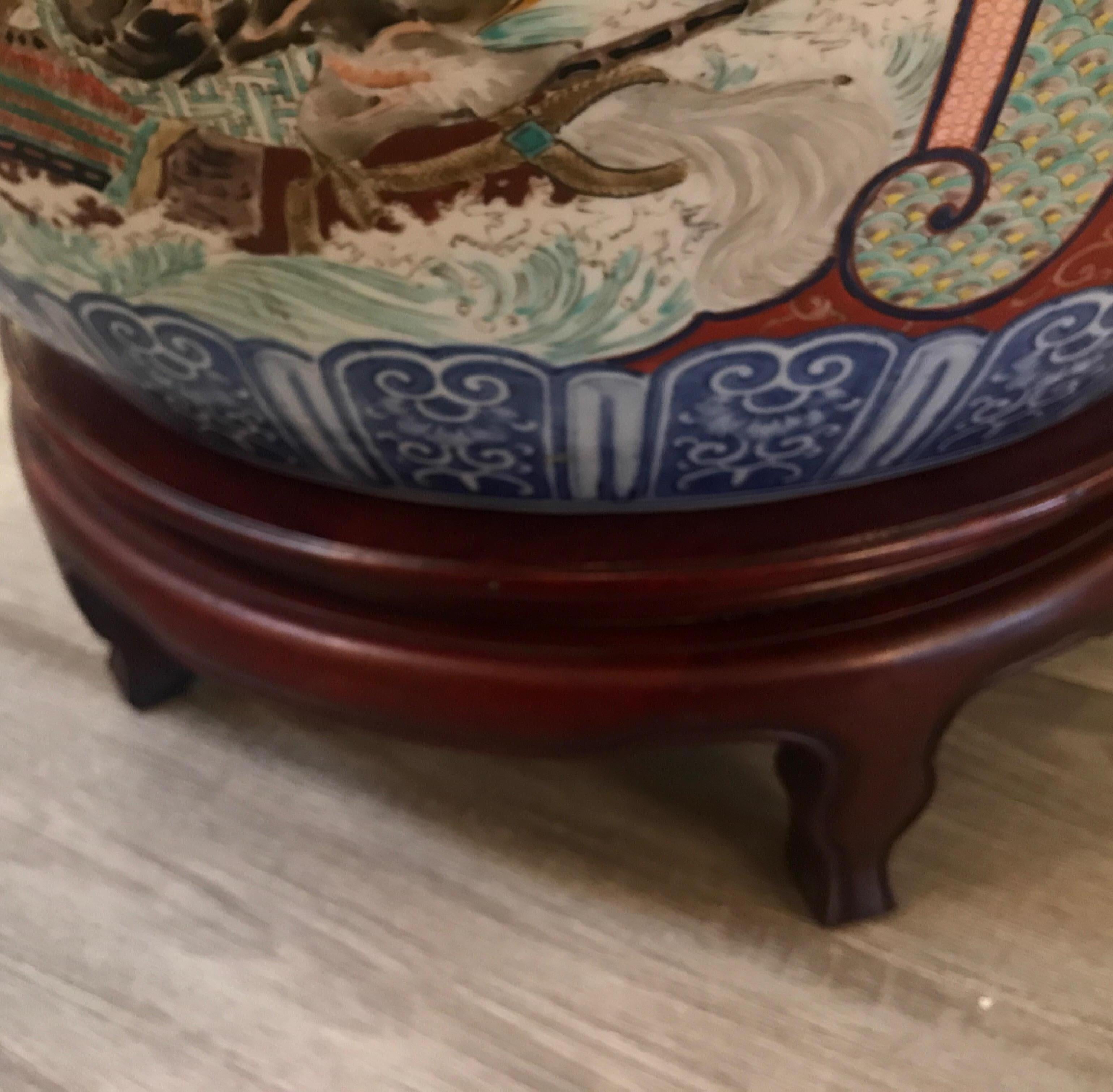 Large Imari Porcelain Planter on Stand, Late 19th Century In Excellent Condition In Lambertville, NJ