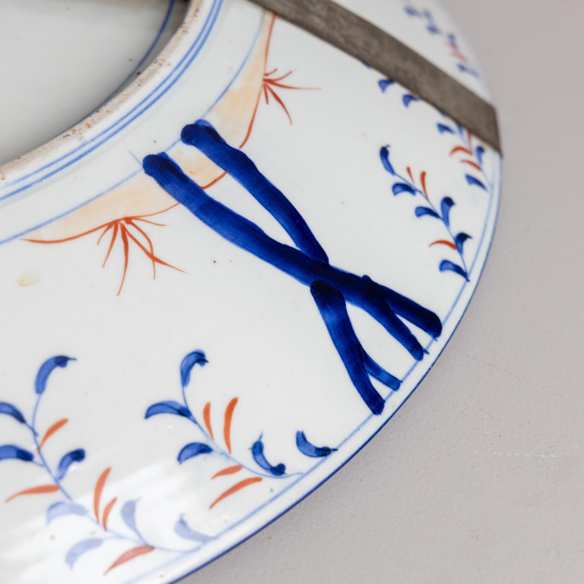 Großer Imari Porcelain Teller, wahrscheinlich 19. Jahrhundert im Zustand „Gut“ im Angebot in Greding, DE