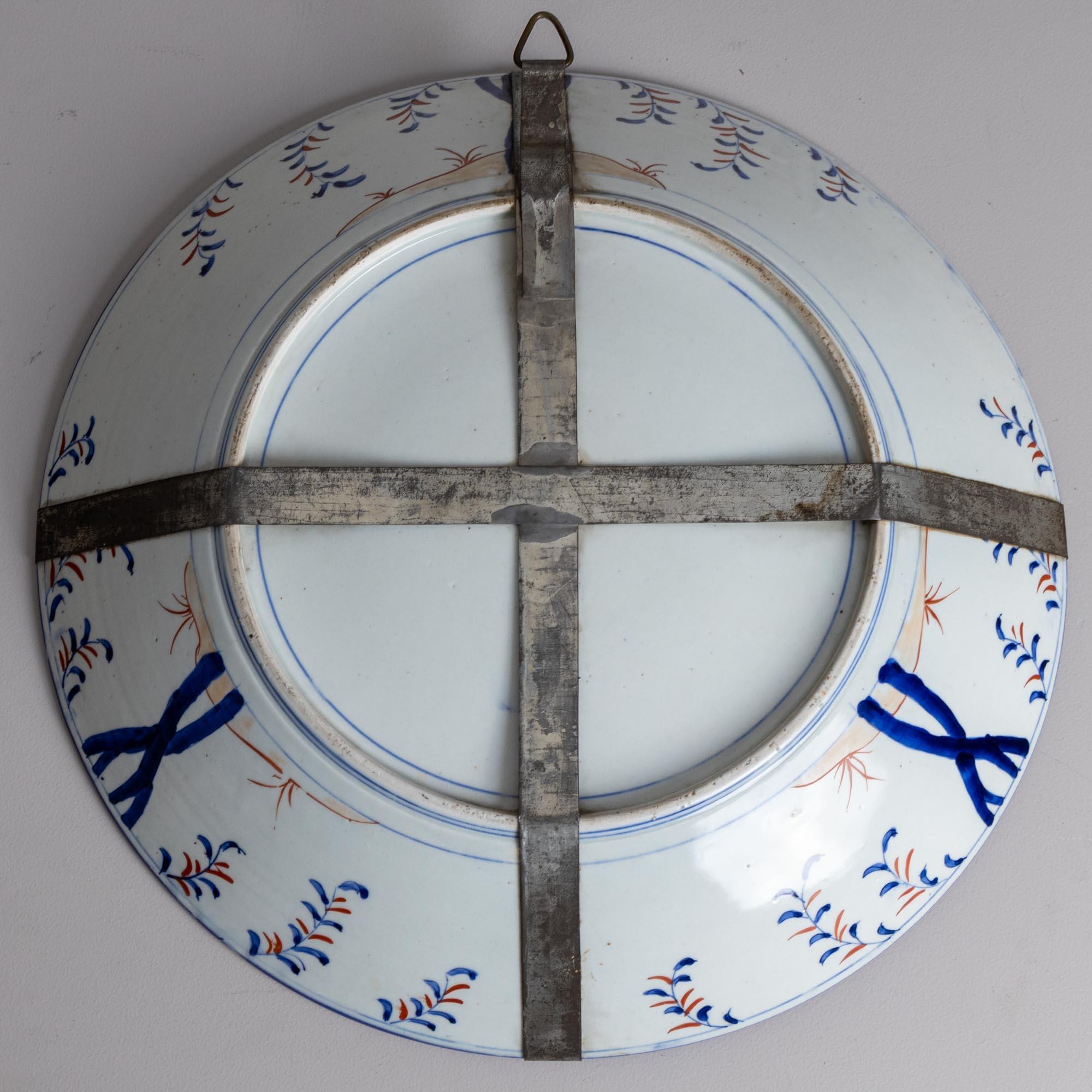 Großer Imari Porcelain Teller, wahrscheinlich 19. Jahrhundert (Porzellan) im Angebot