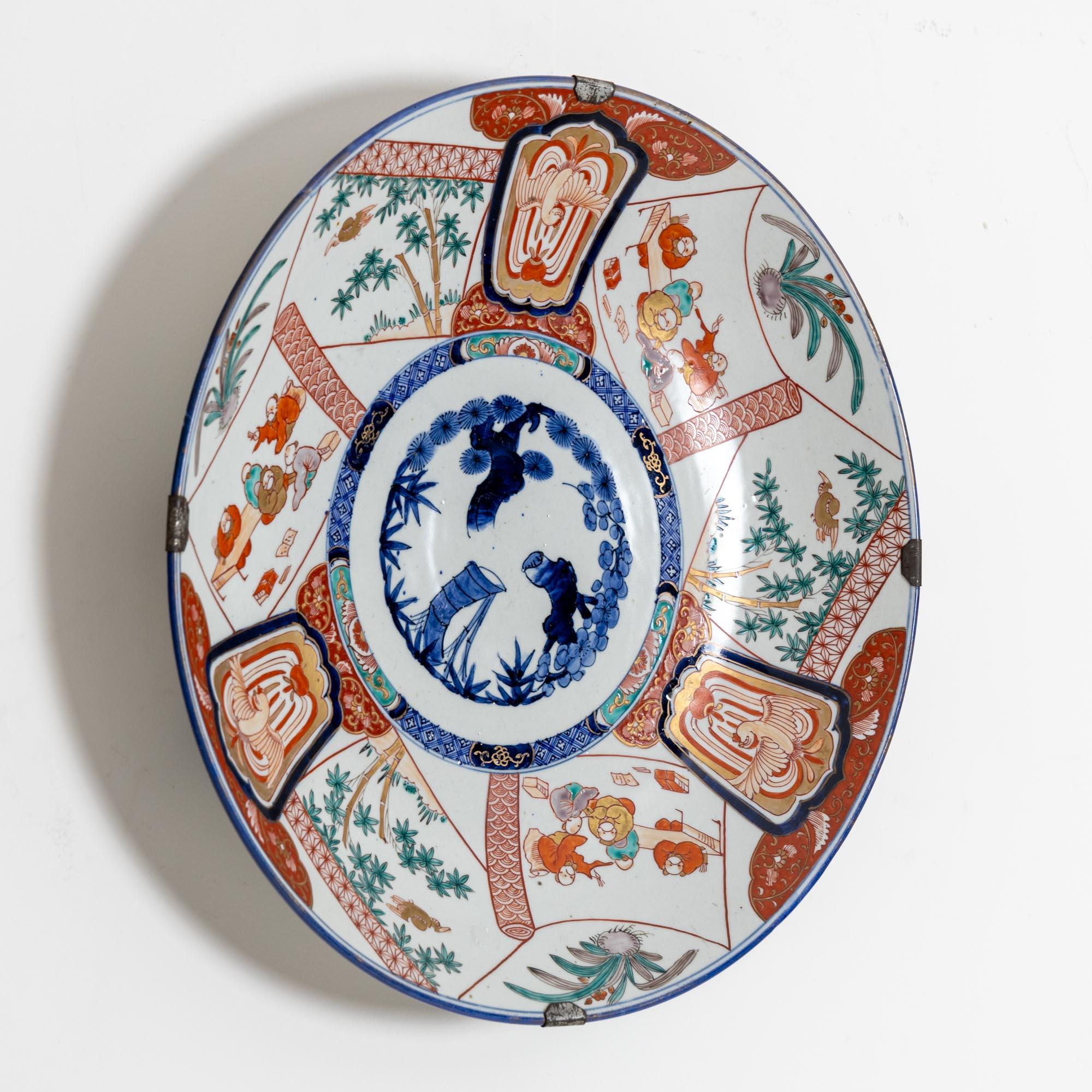 Large Imari Porcelain Plate, probably 19th century For Sale 5