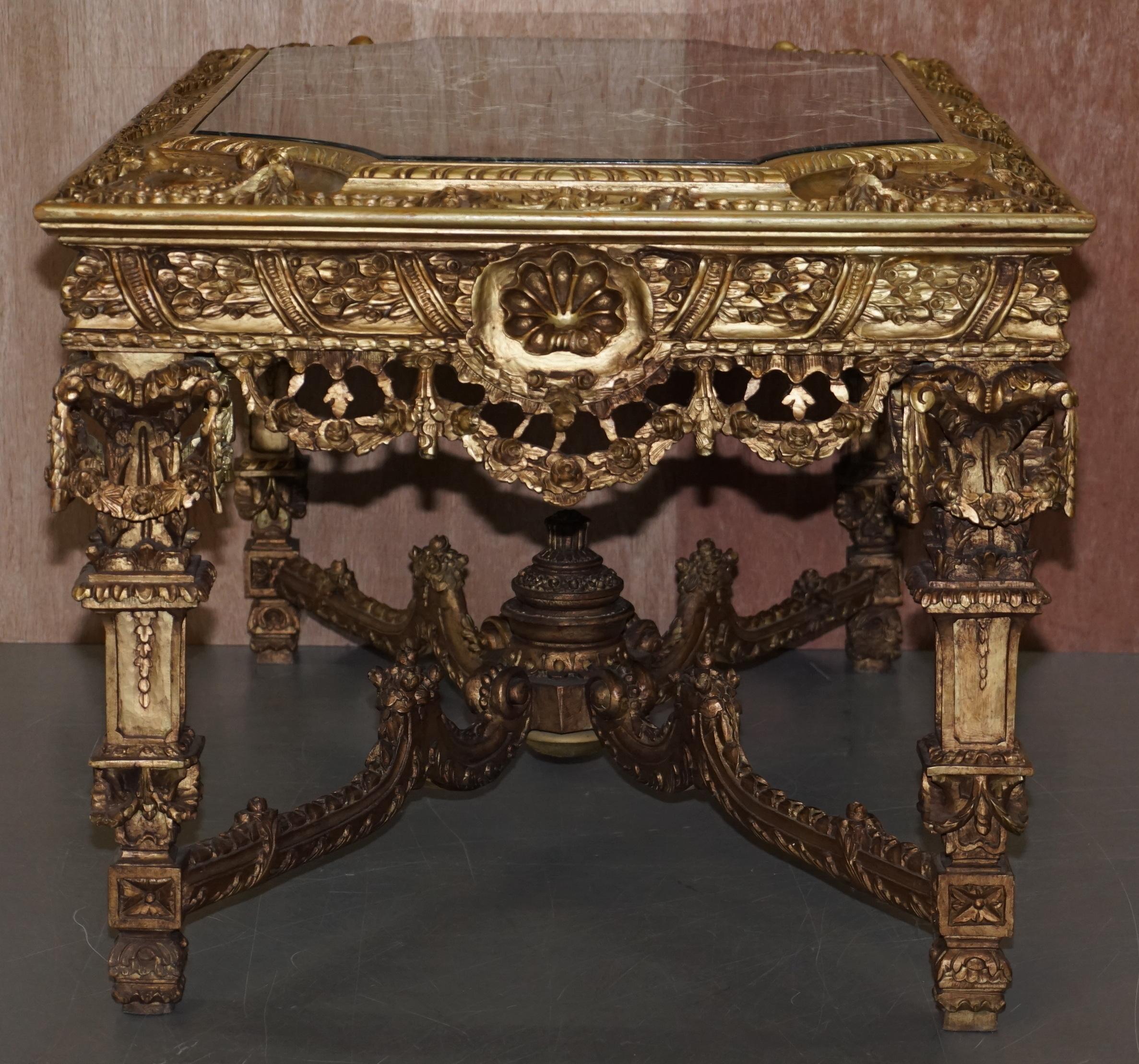 Grande table centrale continentale du 19ème siècle en bois doré sculpté et marbre en vente 8