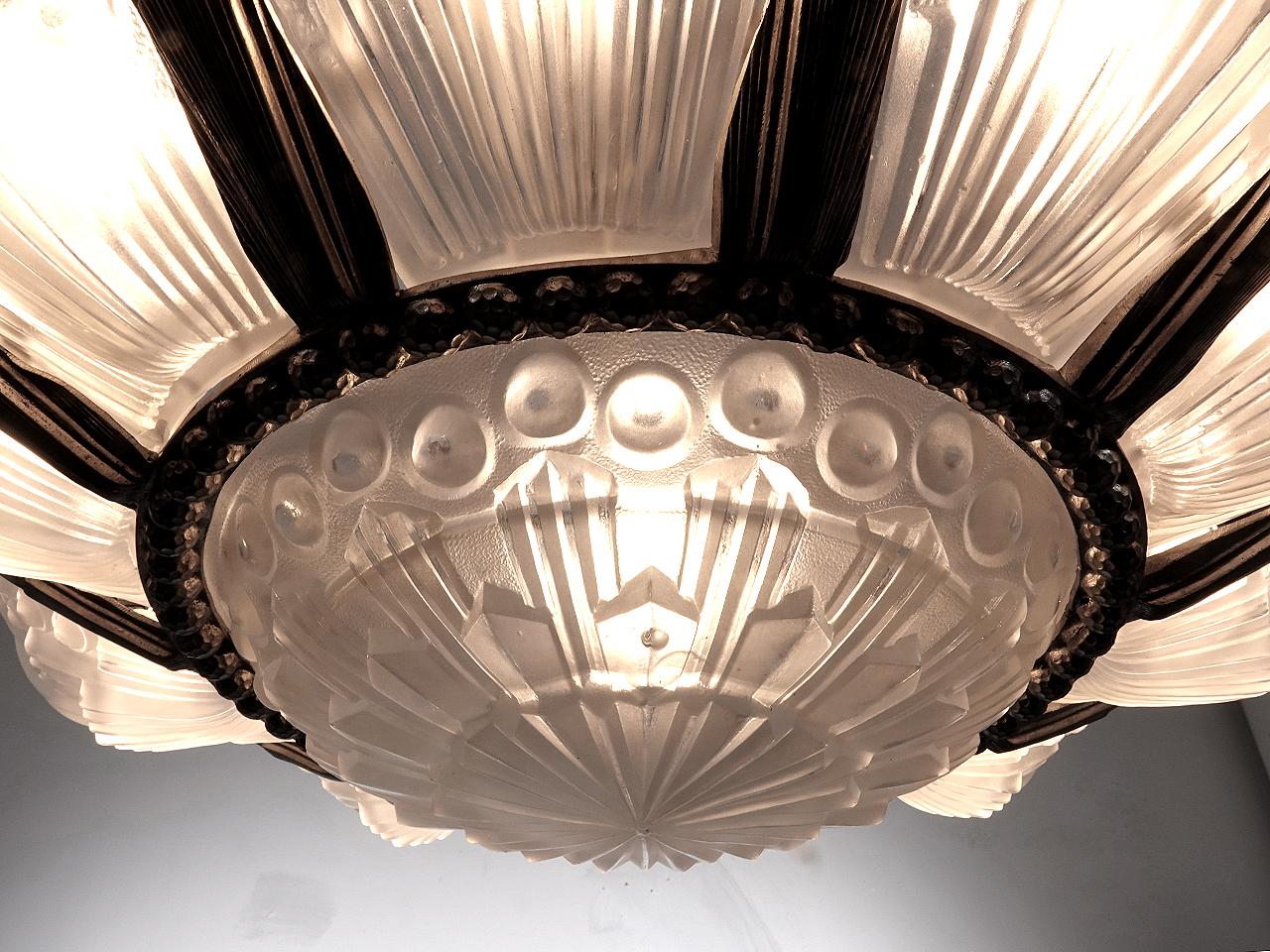 XX secolo Grande e importante lampadario High Style Deco francese in vendita