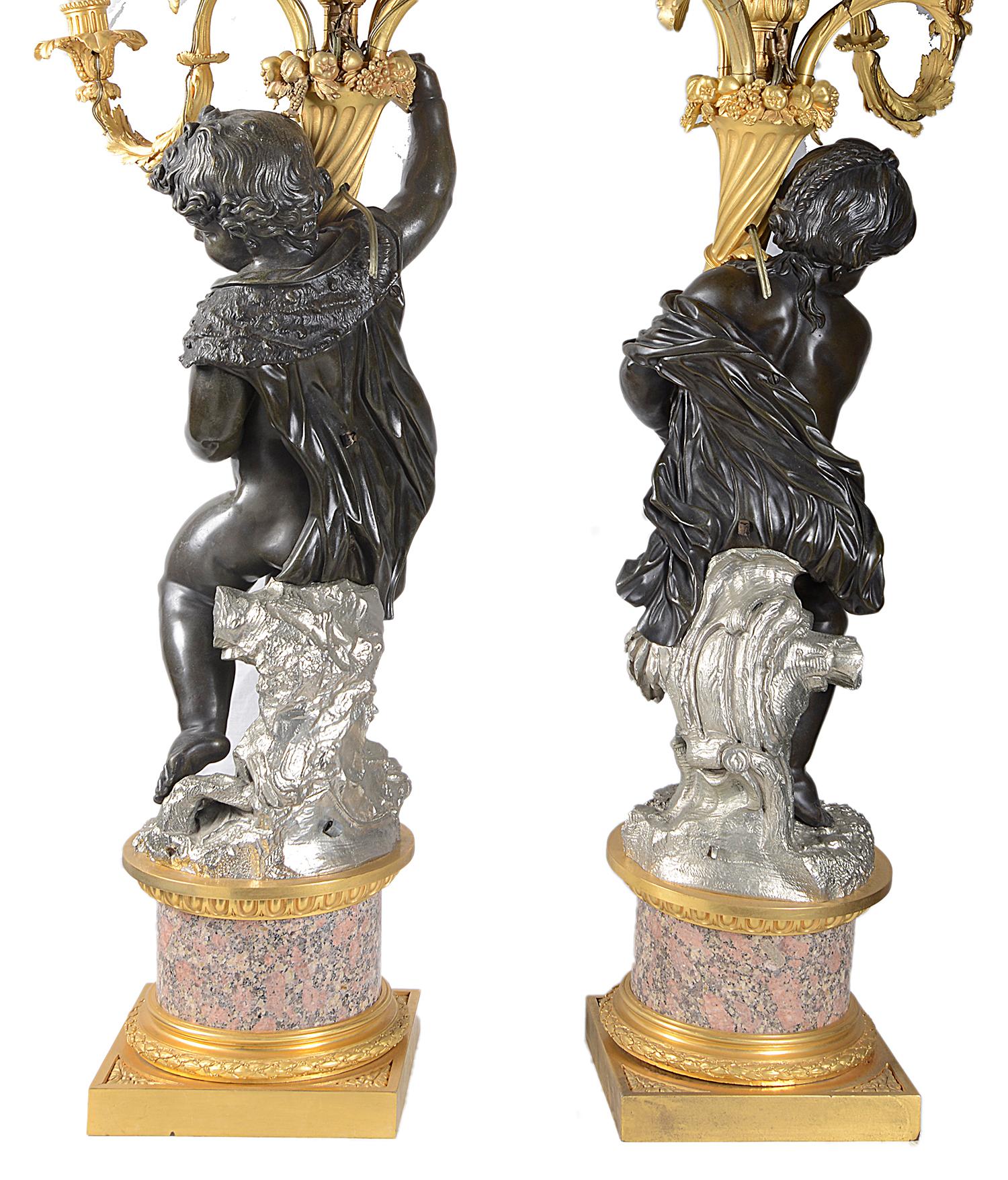 Paar bedeutende Bronze- und Goldbronze-Kandelaber des 19. Jahrhunderts im Angebot 4