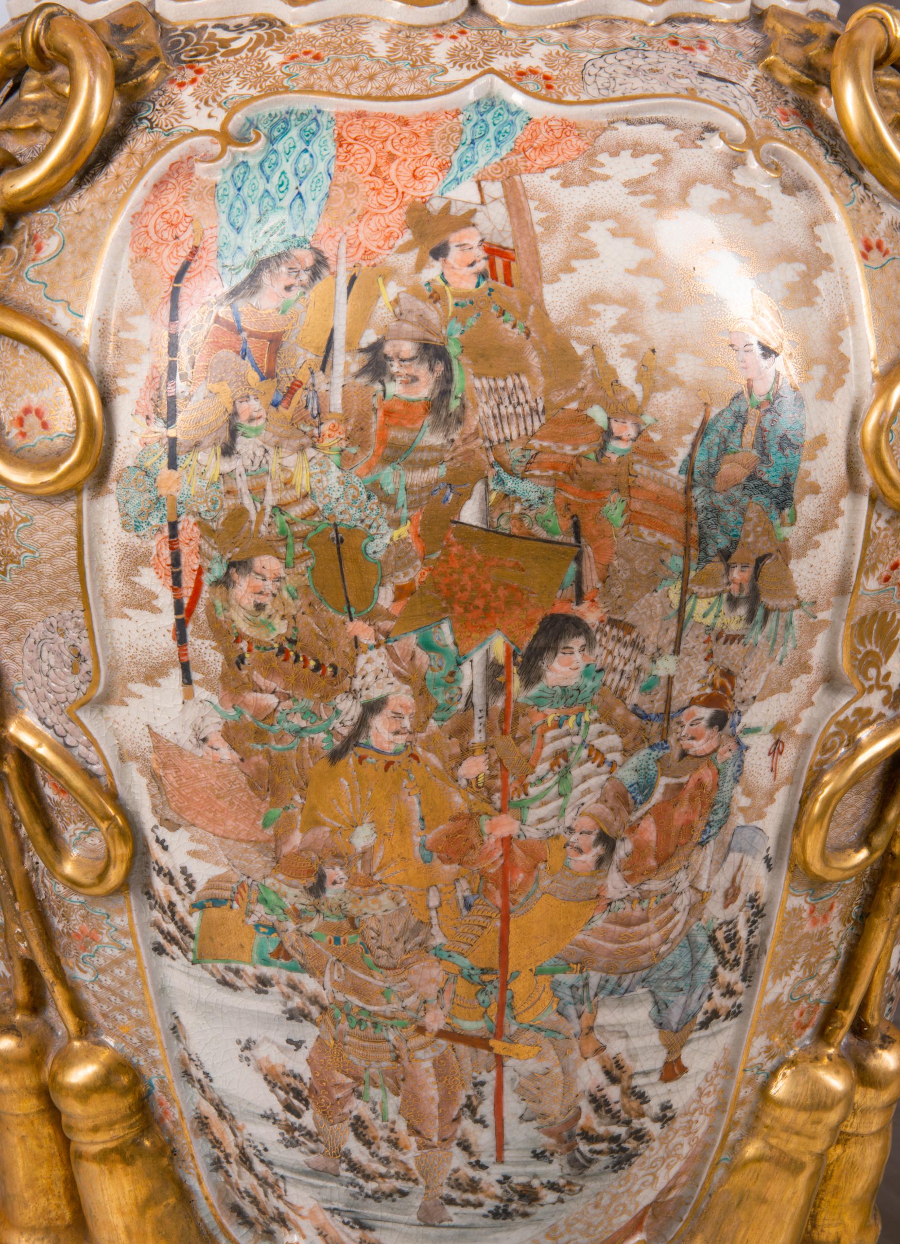 Large Important Pair of 19th Century Japanese Satsuma Lidded Vases 8