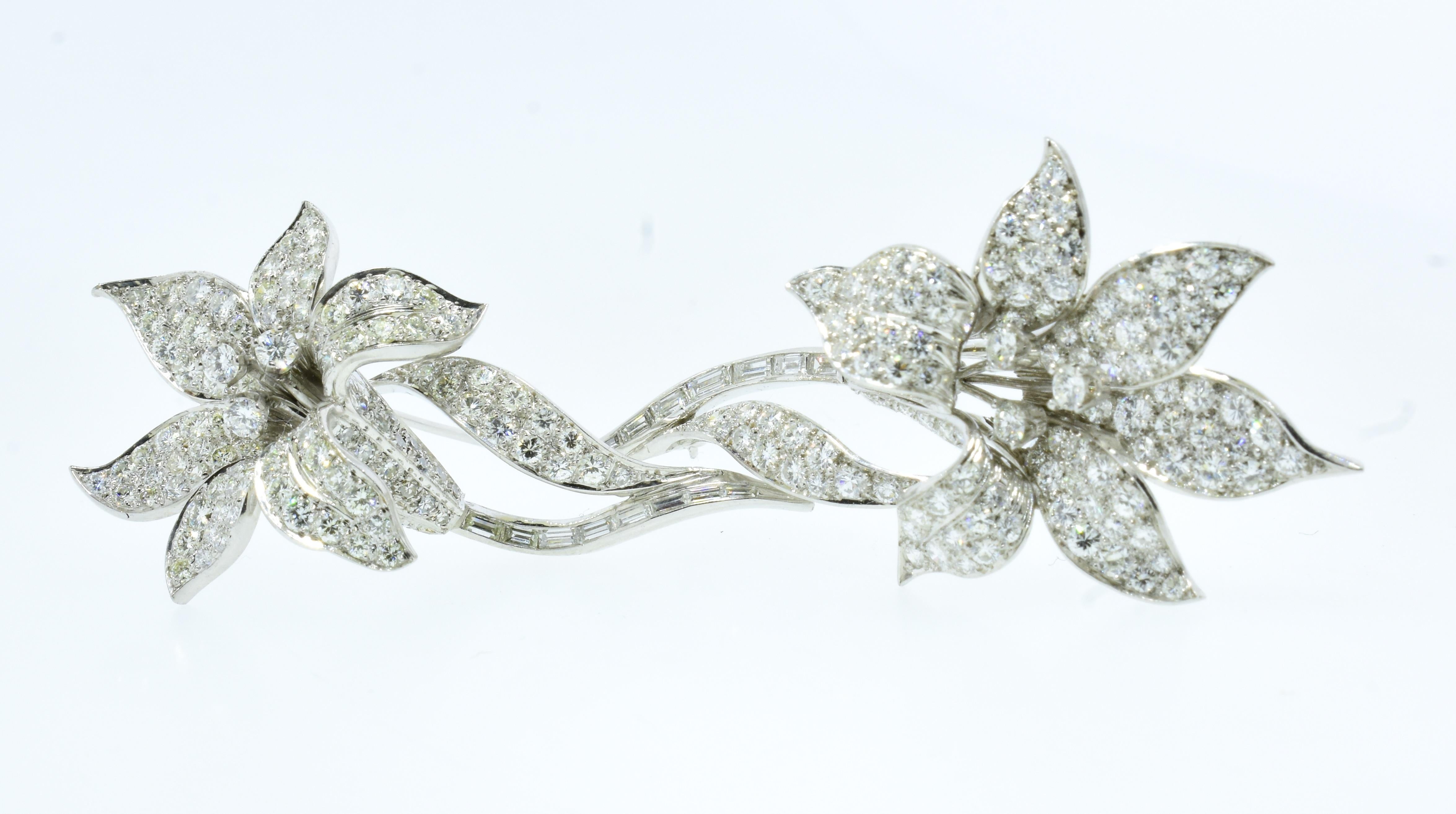 Grande et importante broche vintage à fleur exotique en platine et diamants, c. 1960 en vente 10