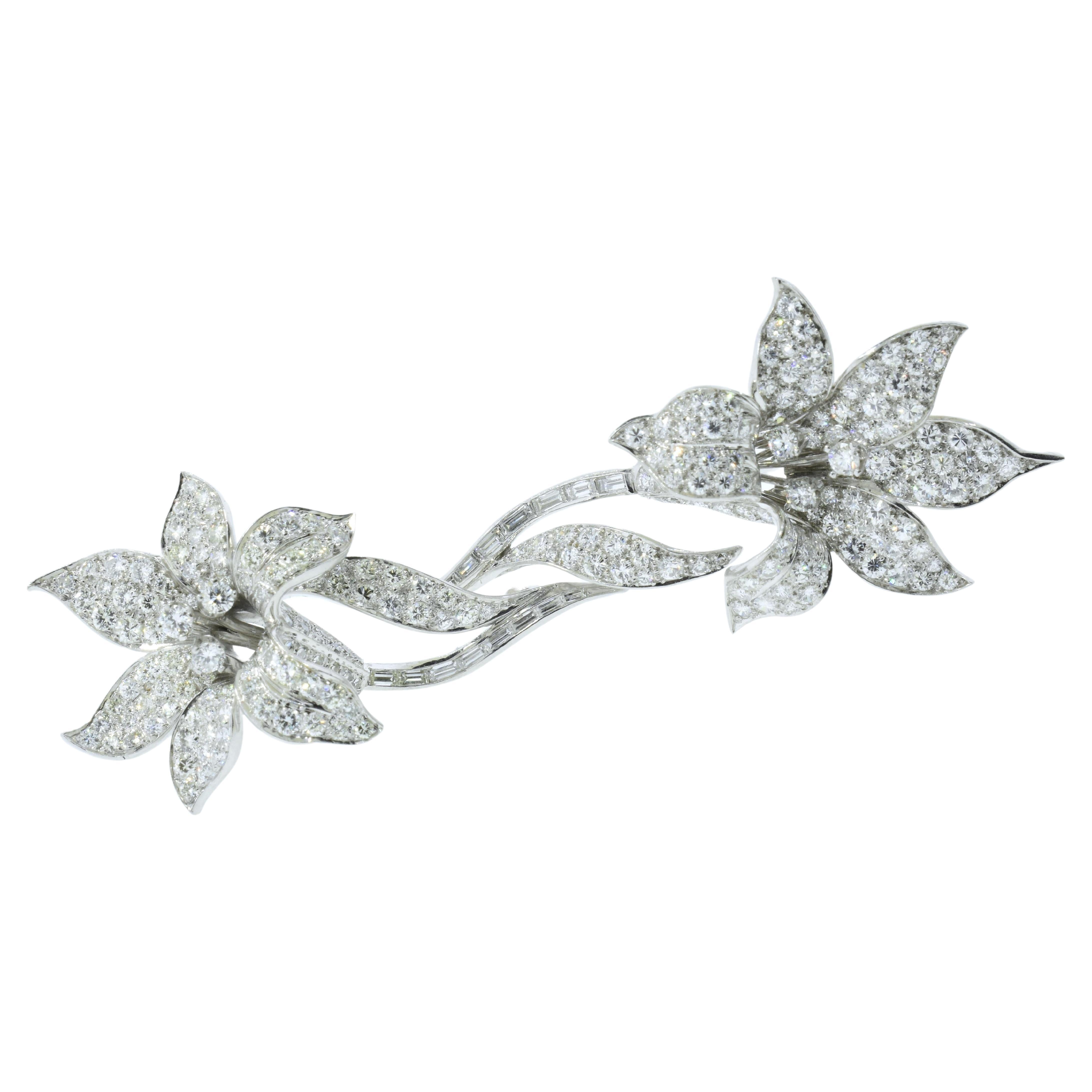 Grande et importante broche vintage à fleur exotique en platine et diamants, c. 1960 en vente