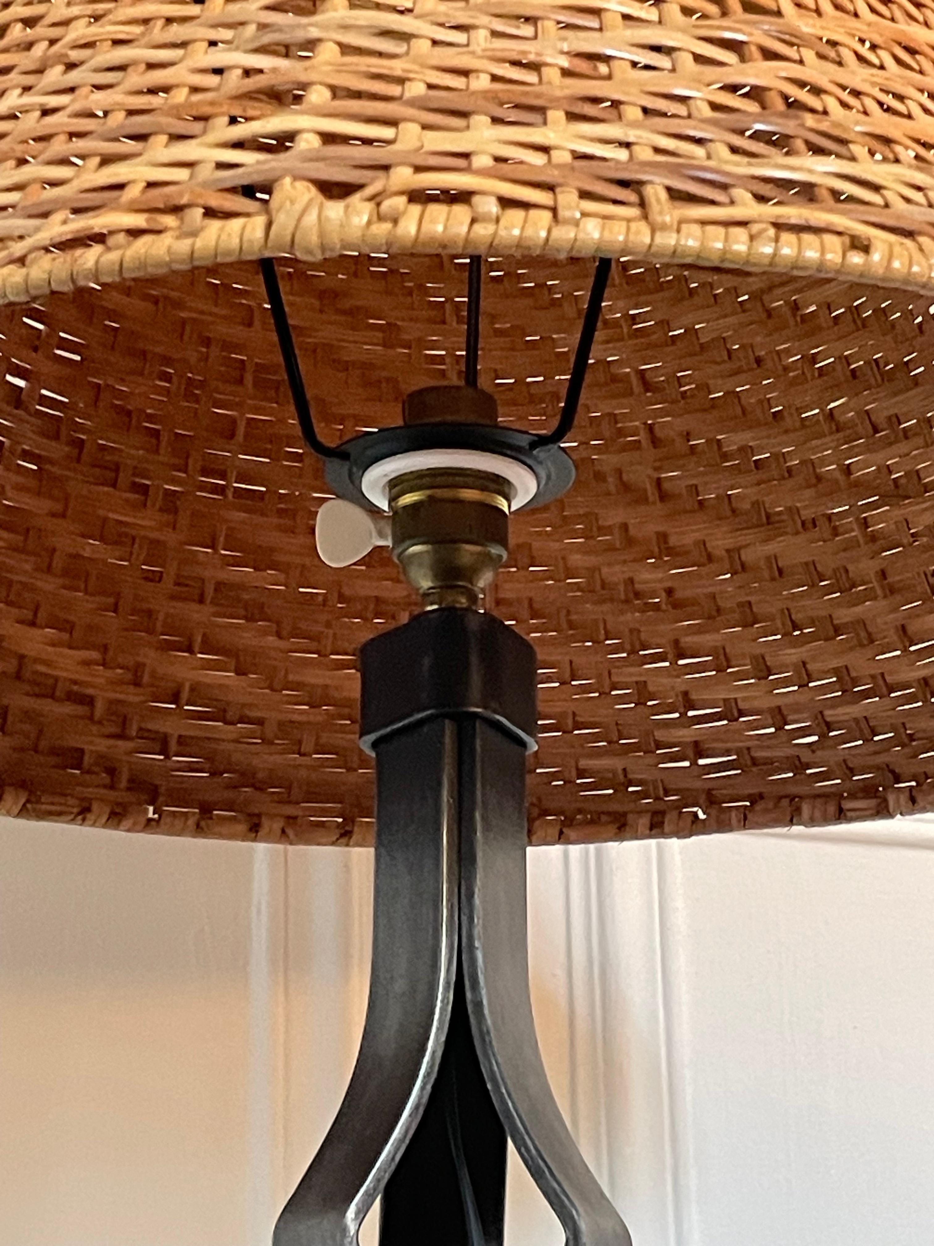 Large, imposing vintage 1950s wrought-iron lamp. In Good Condition For Sale In PARIS, FR
