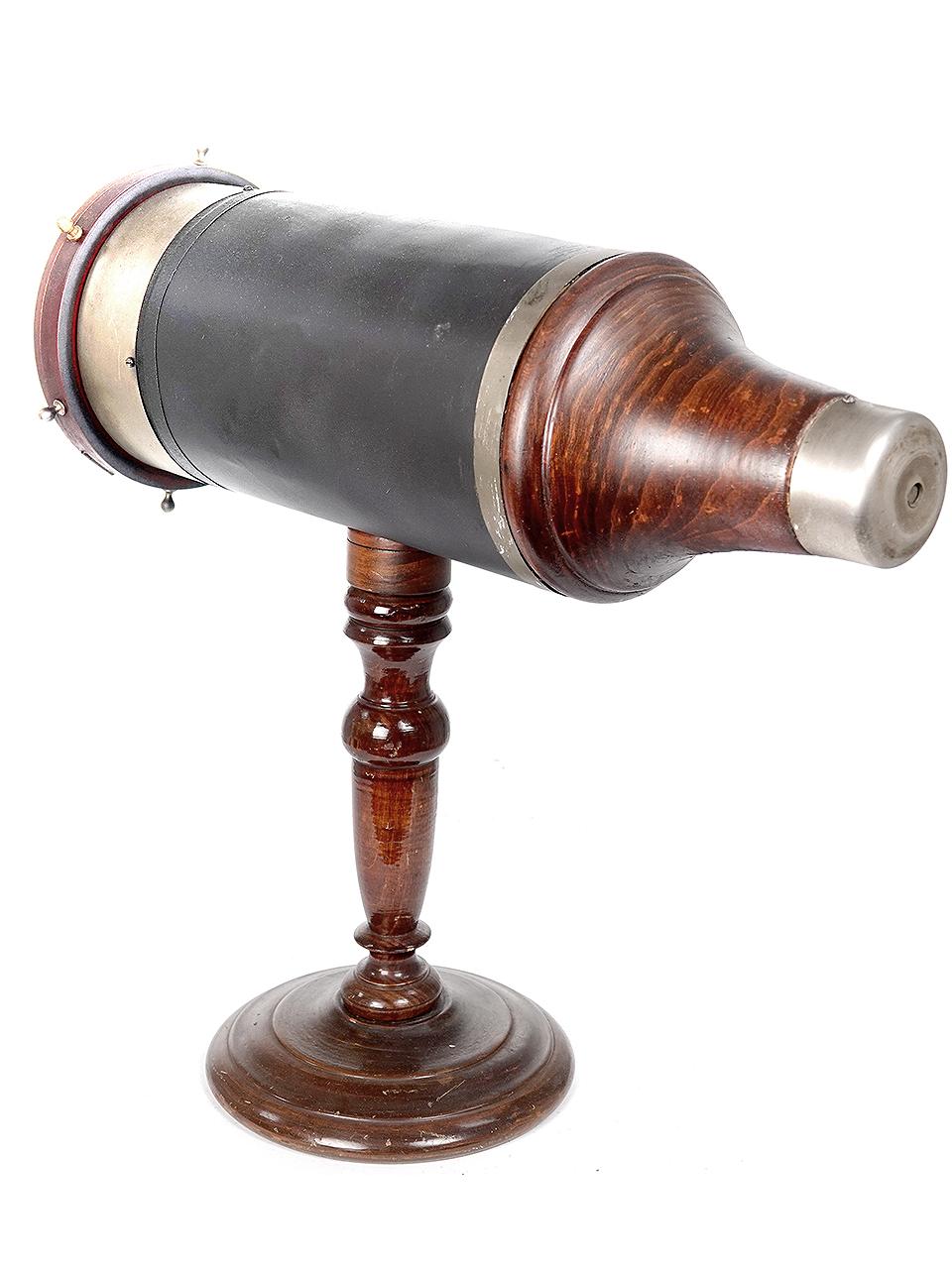 This scope is unsigned and was acquired from a European collector. It could be American but I'm guessing its not. The eyepiece and turning mechanism are brass. The tube is canvas wrapped and the tapered back is turned wood. The unique feature on
