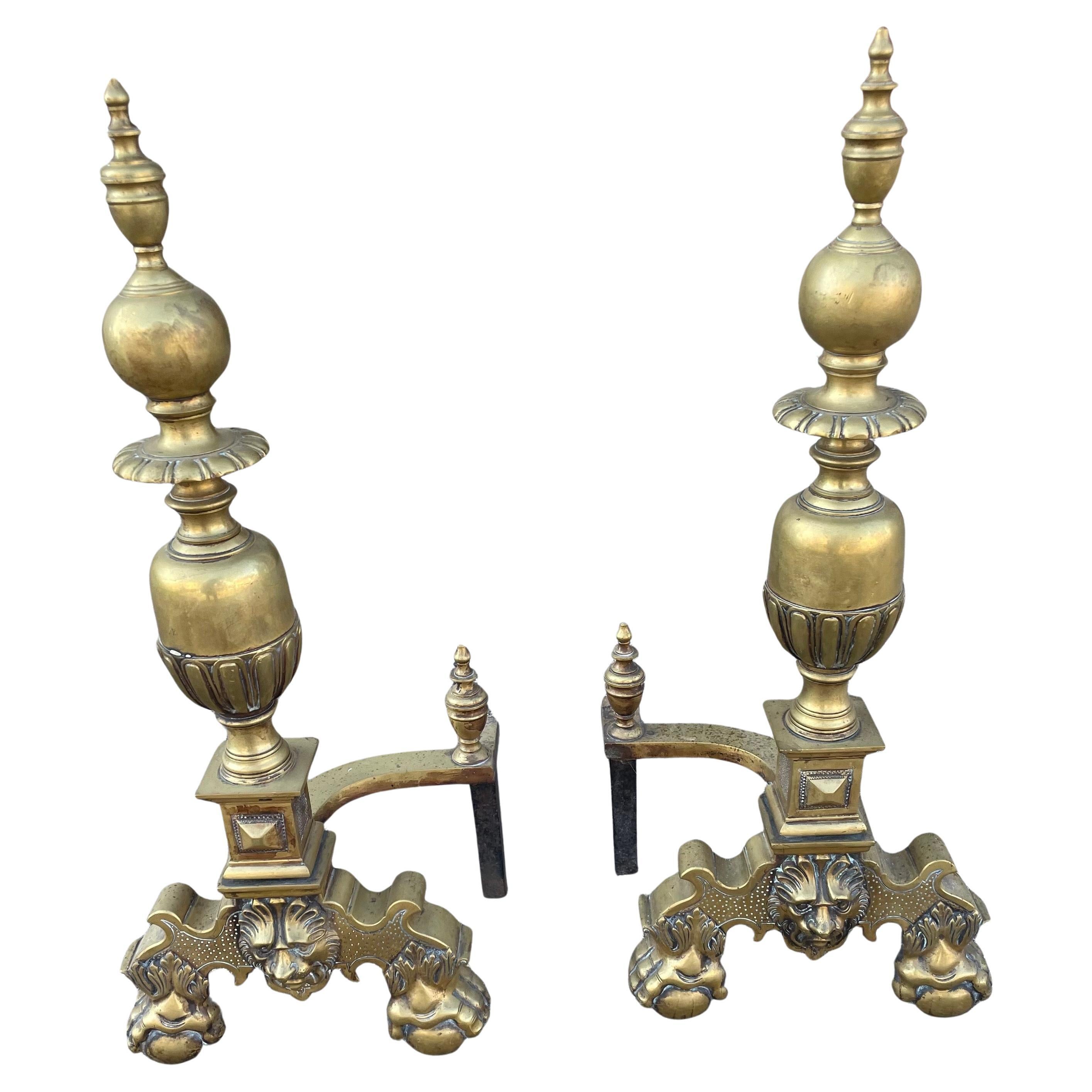 Inconnu Grand andirons/chiens de feu/chenets en laiton avec têtes de lion Ball and Claw Feet en vente