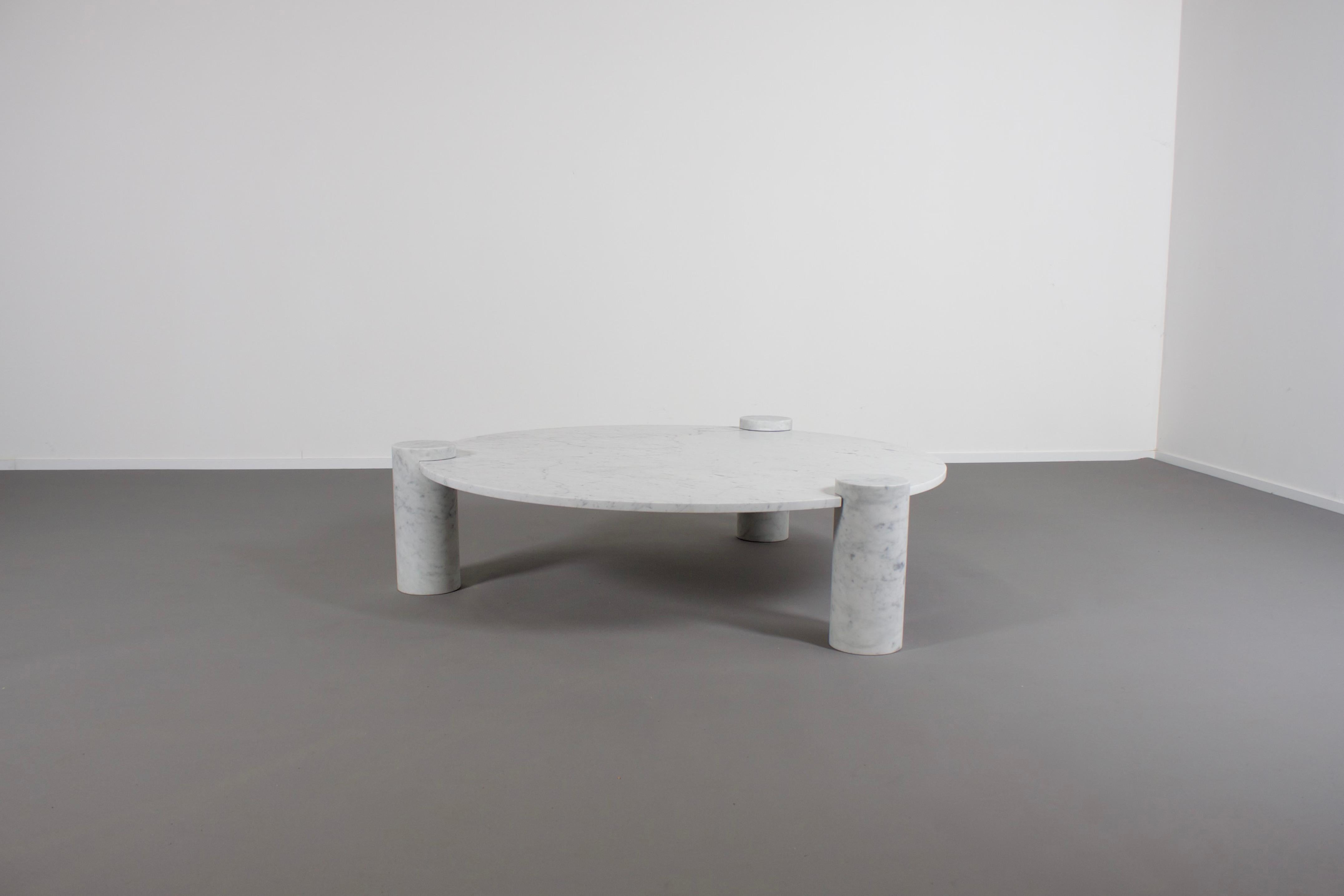Large Impressive Carrara Marble Coffee Table Made in Italy, 1970s In Excellent Condition In Echt, NL