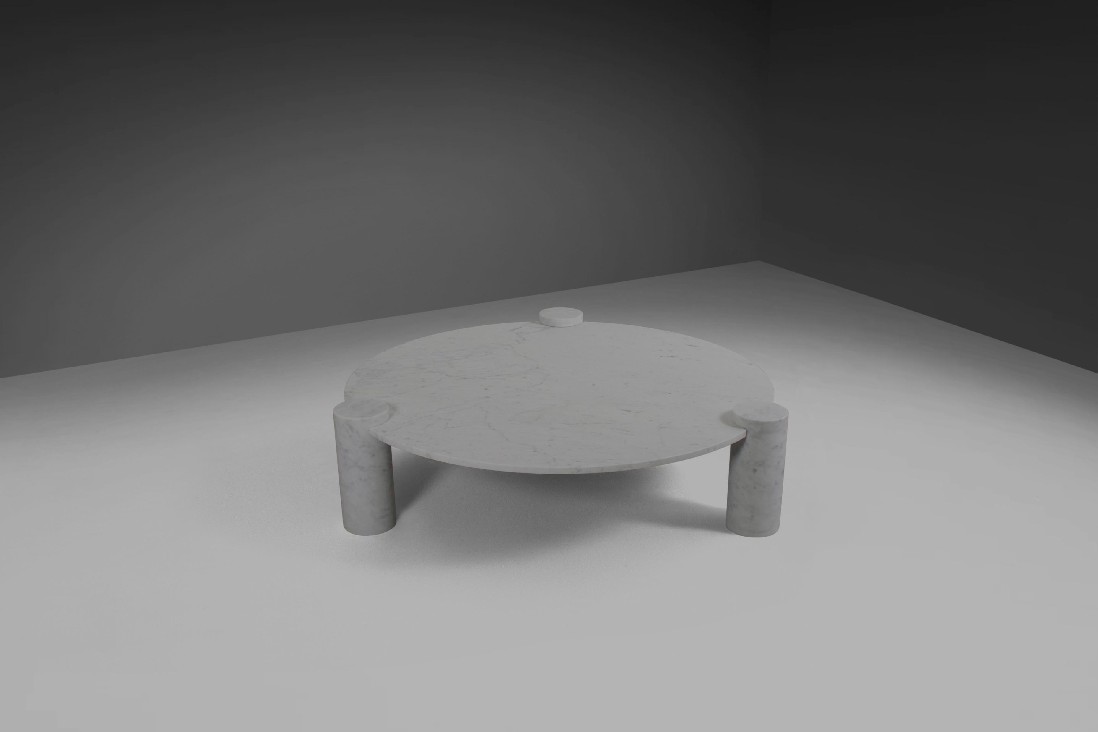 Large Impressive Carrara Marble Coffee Table Made in Italy, 1970s For Sale 1