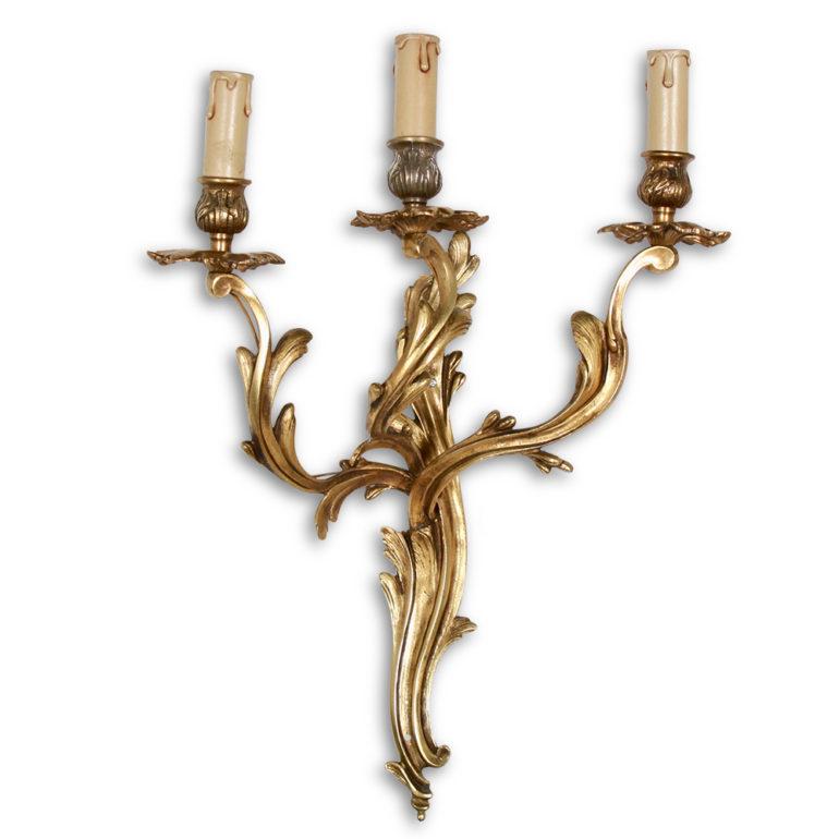 Exceptional quality in these gilt bronze Louis XV style sconces from Paris.



 