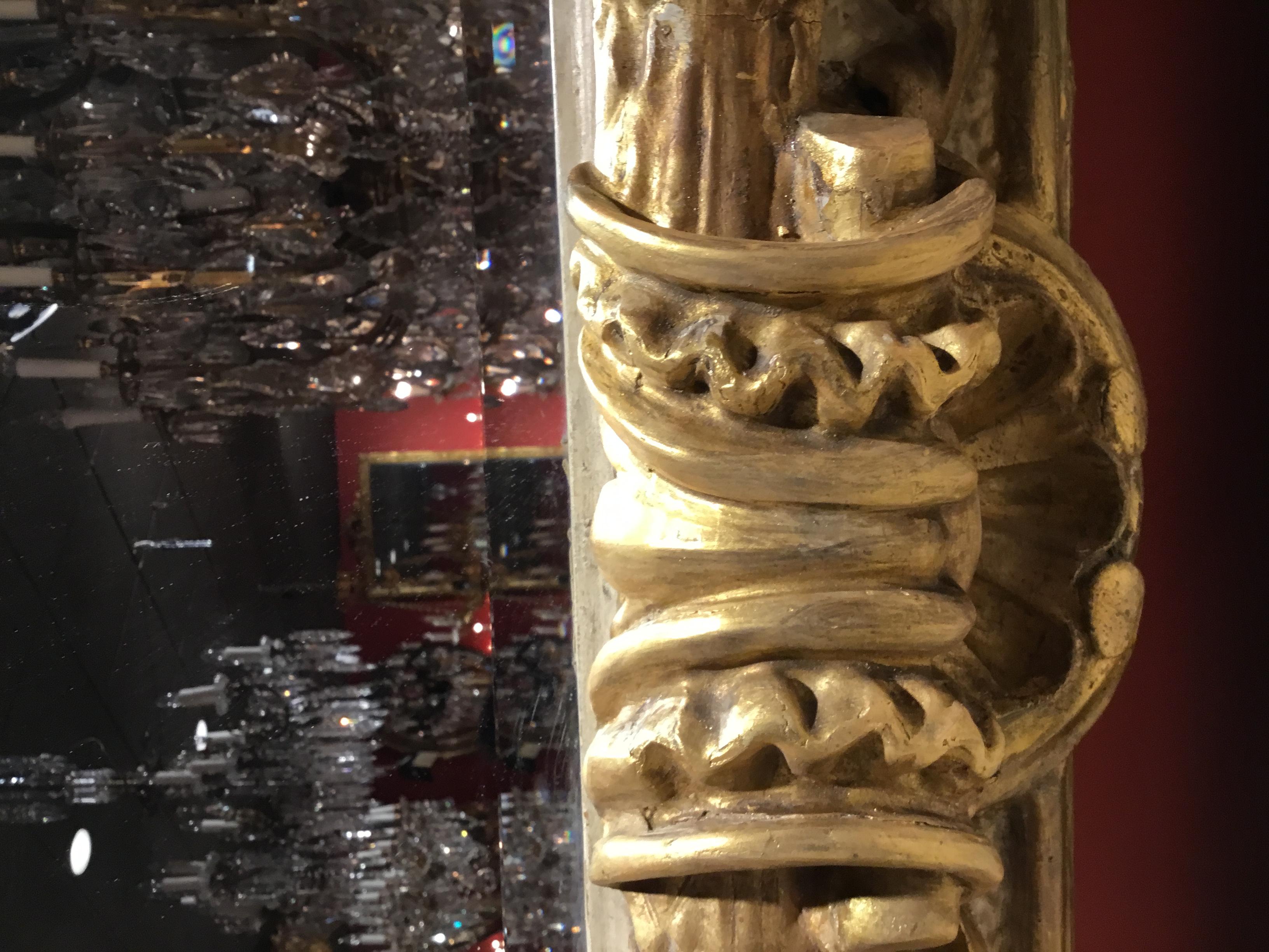 XIXe siècle Grand cadre italien imposant en bois doré massif sculpté à la main avec miroir biseauté en vente