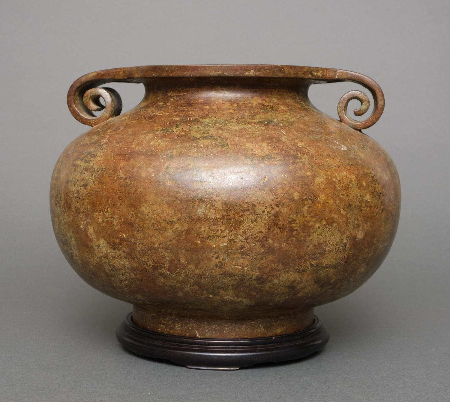 Large & impressive Japanese brown/ochre patinated bronze urn-shaped vase 6