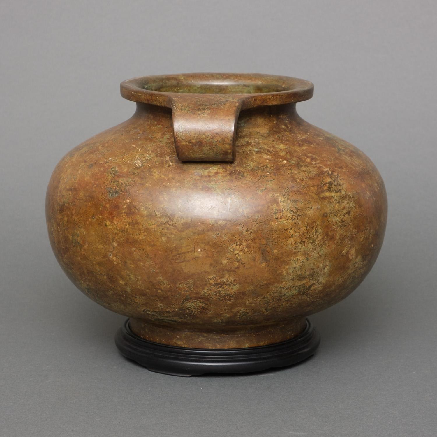 Bronze Large & impressive Japanese brown/ochre patinated bronze urn-shaped vase