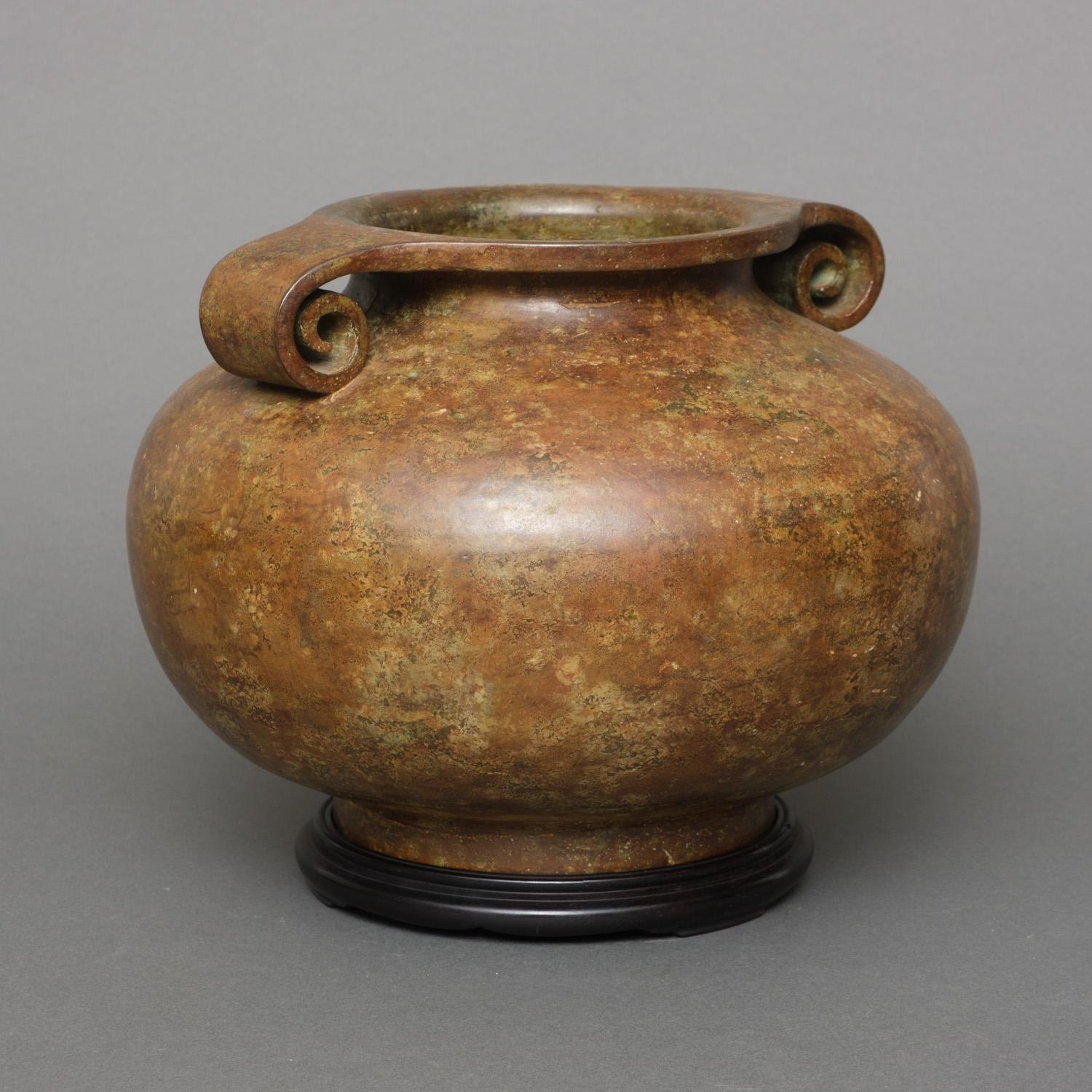 Large & impressive Japanese brown/ochre patinated bronze urn-shaped vase 1