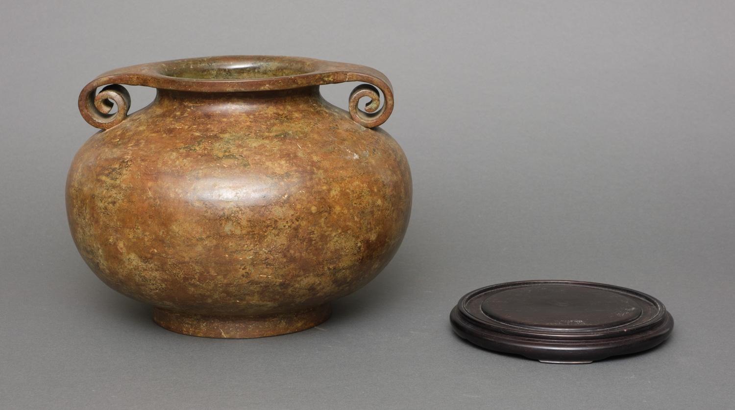 Large & impressive Japanese brown/ochre patinated bronze urn-shaped vase 2