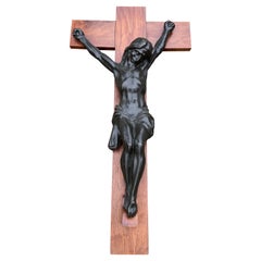 Grand et impressionnant et rare crucifix du Christ du Corbusier en bronze par Jef Lambeaux