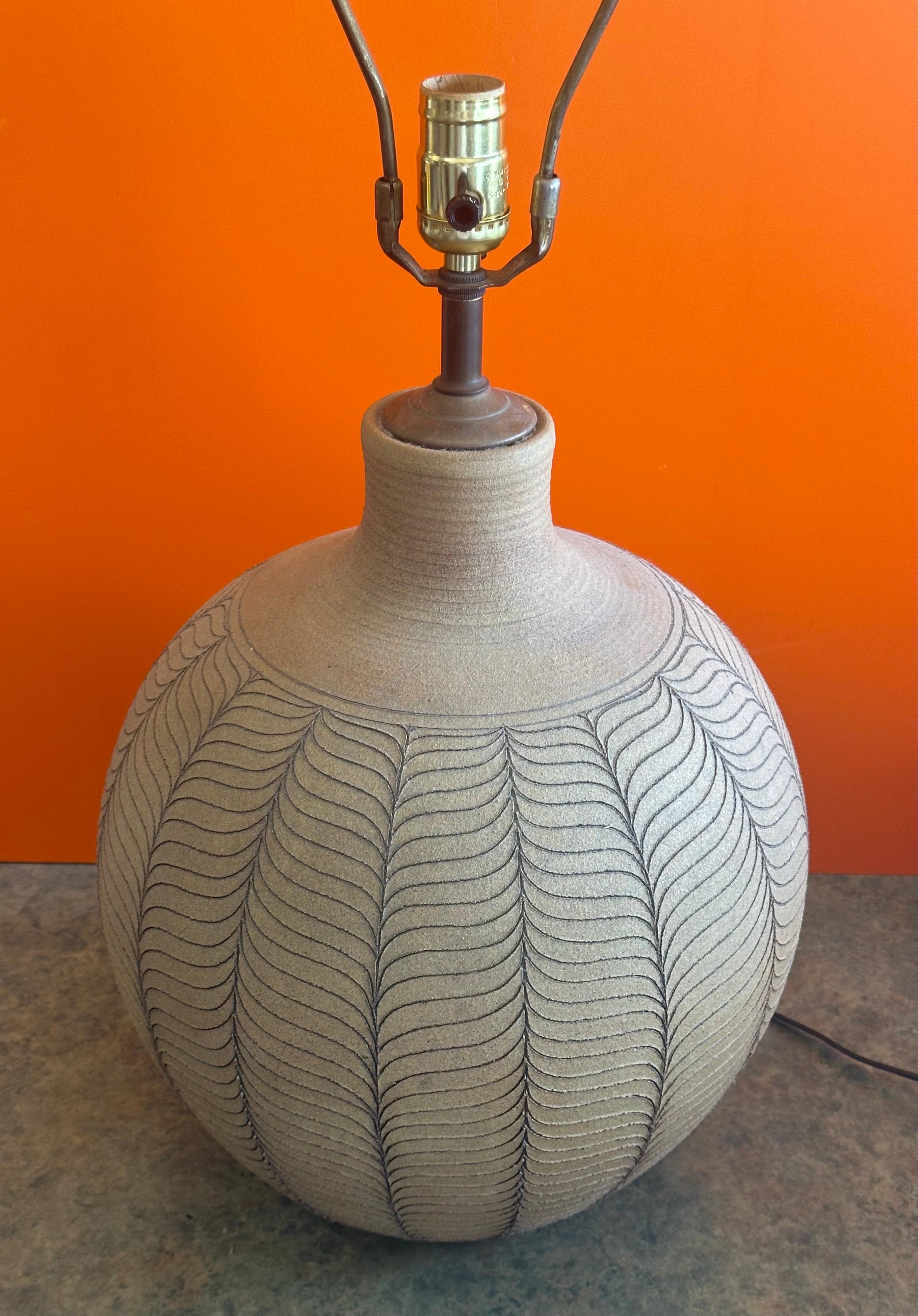 Mid-Century Modern Large Incised Iron Oxide and Studio Pottery Table Lamp by Larry & Terry Brown For Sale