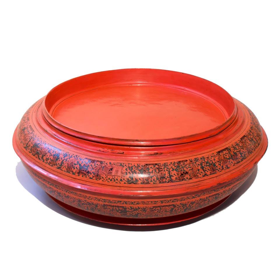 Burmese Large Incised Lacquer Hsun-ok Offering Box With Interior Tray, Bagan, 20th C. For Sale