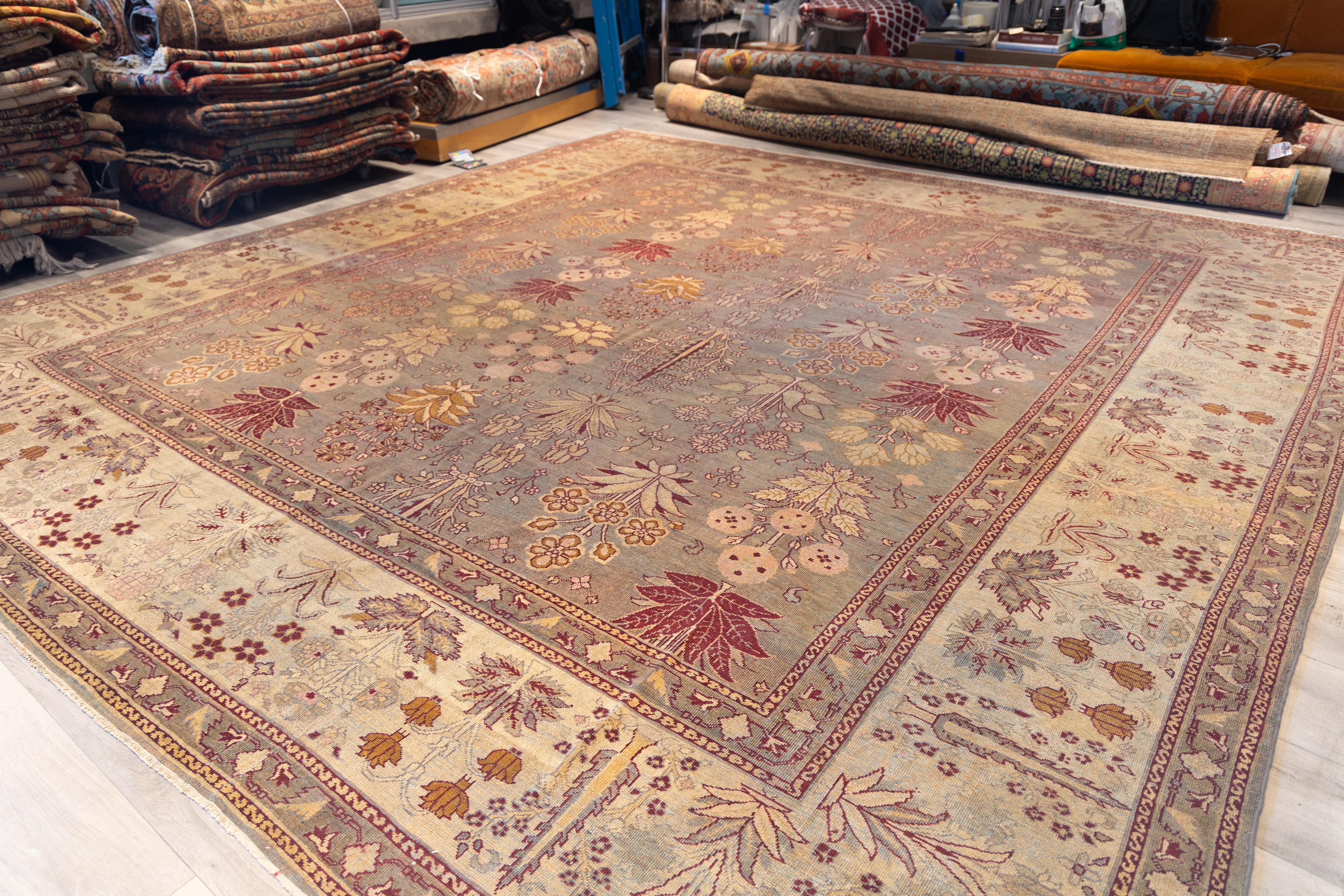 Large indian Amritsar rug from late 19th cent. In Excellent Condition For Sale In Harrington Park, NJ