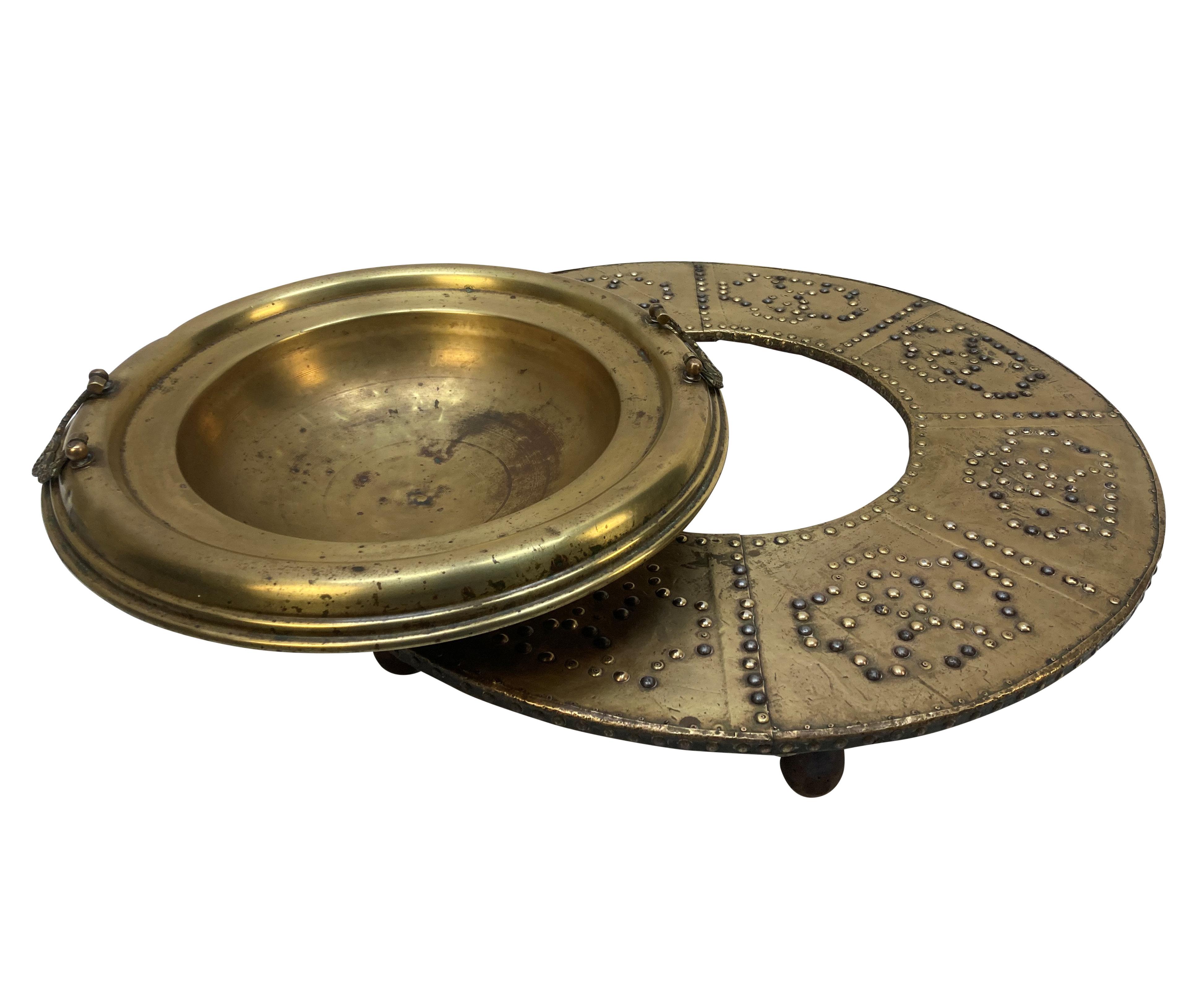 Großes indisches Messing-Brazier (Indisch) im Angebot