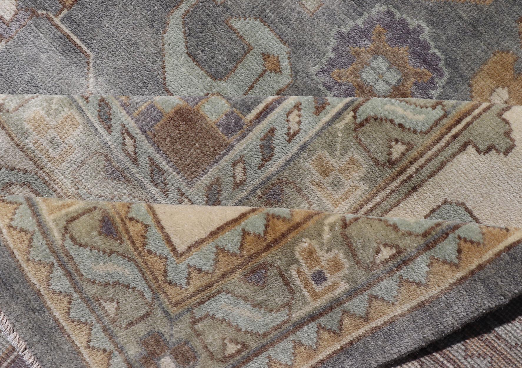 Großer handgeknüpfter indischer Oushak-Teppich in verblassten Erdtönen in 9'10 x 14'2 im Angebot 6