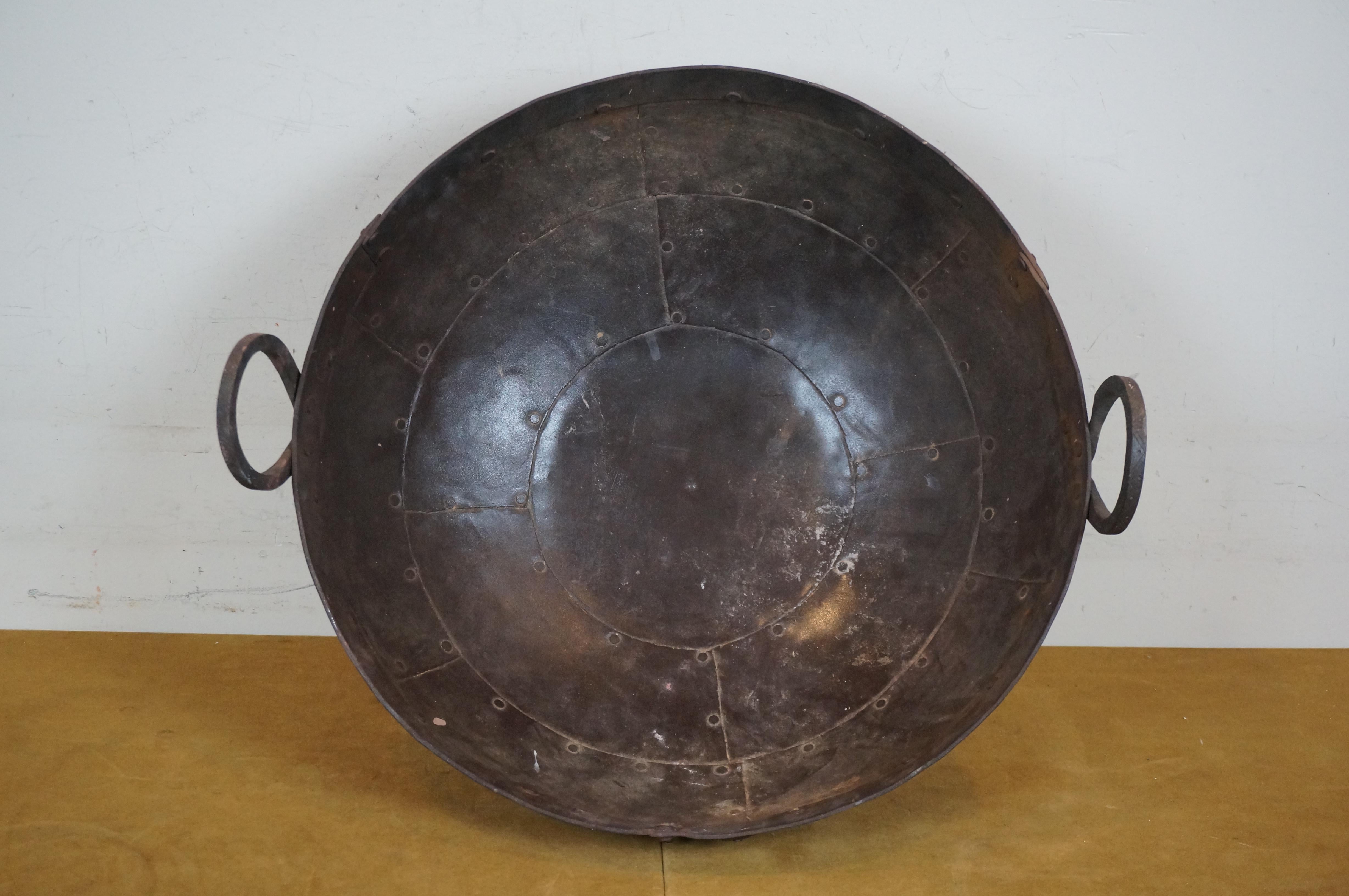 20ième siècle Large Indian Two Handle Iron Kadai Fire Pit Cooking Bowl Frying Pot Wok 22