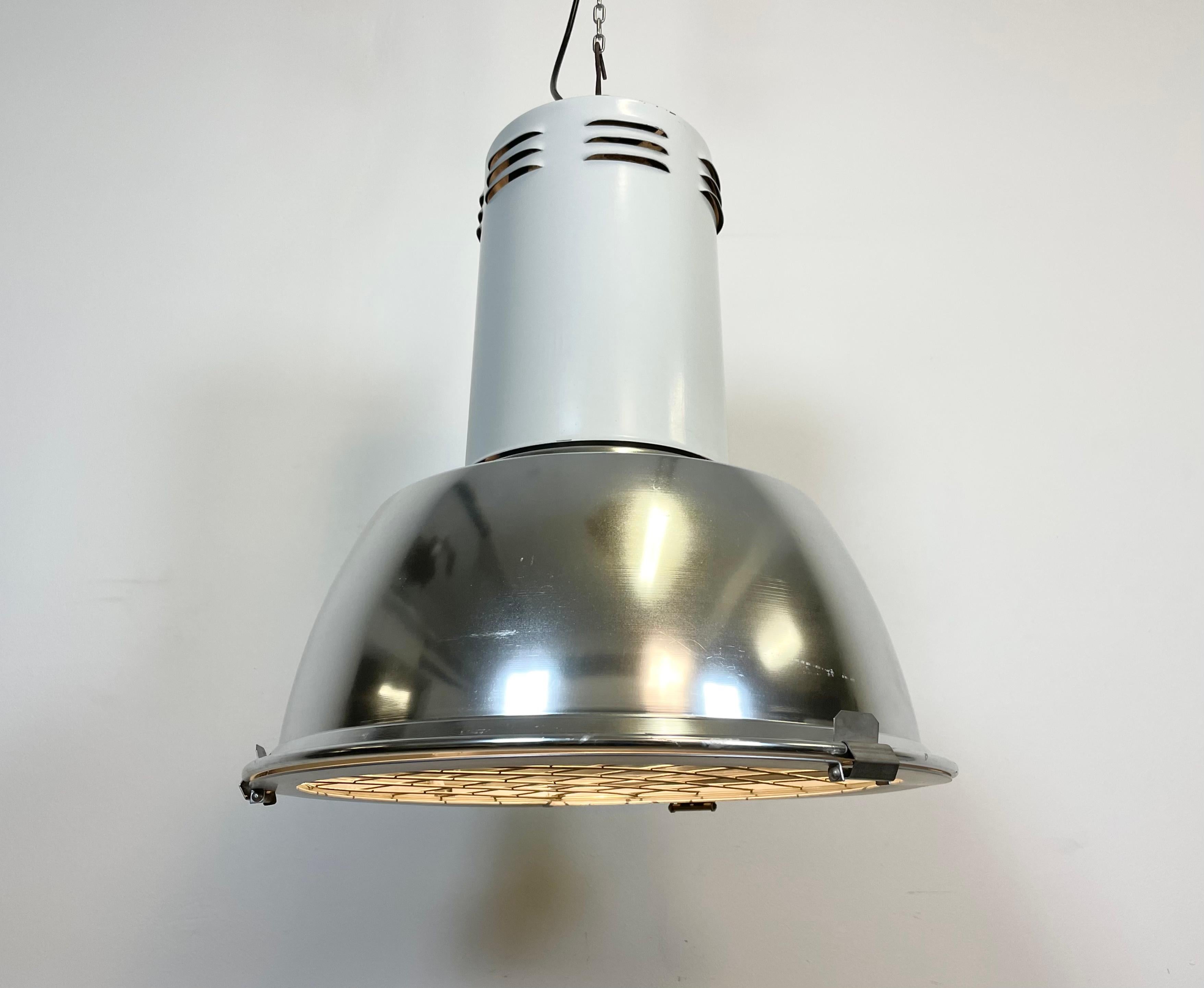 Large Industrial Aluminium Lamp with Iron Grid from Siemens, 1980’s For Sale 5